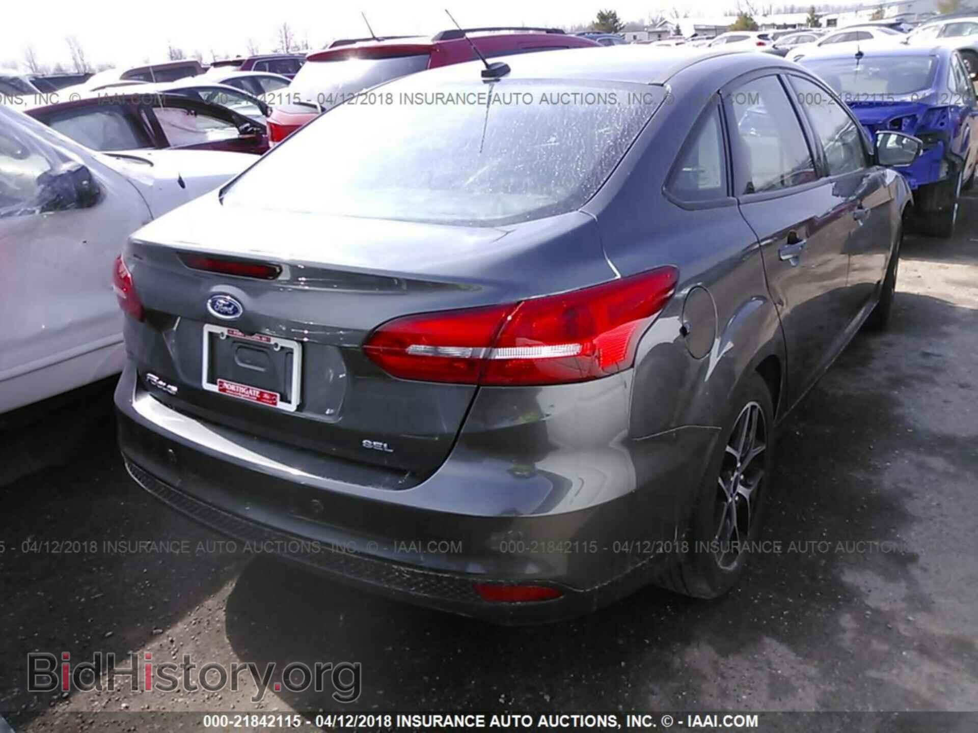 2017 Ford Focus - VIN: 1FADP3H28HL238571 - Photo 4
