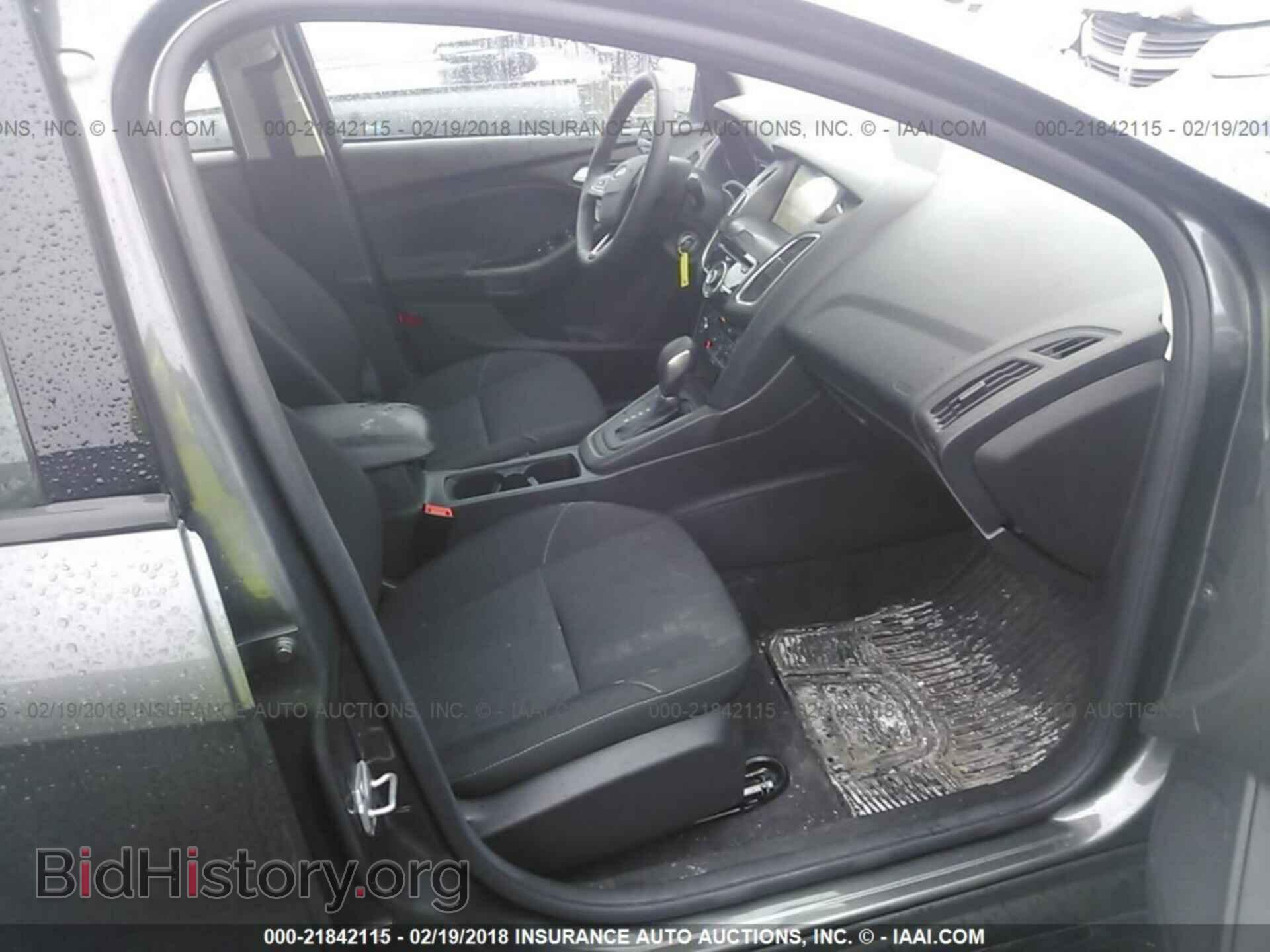 2017 Ford Focus - VIN: 1FADP3H28HL238571 - Photo 5