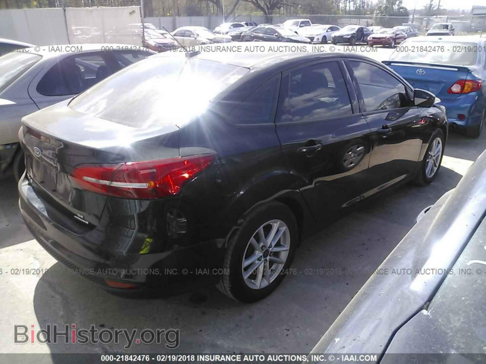 2015 Ford Focus - VIN: 1FADP3F21FL289216 - Photo 4