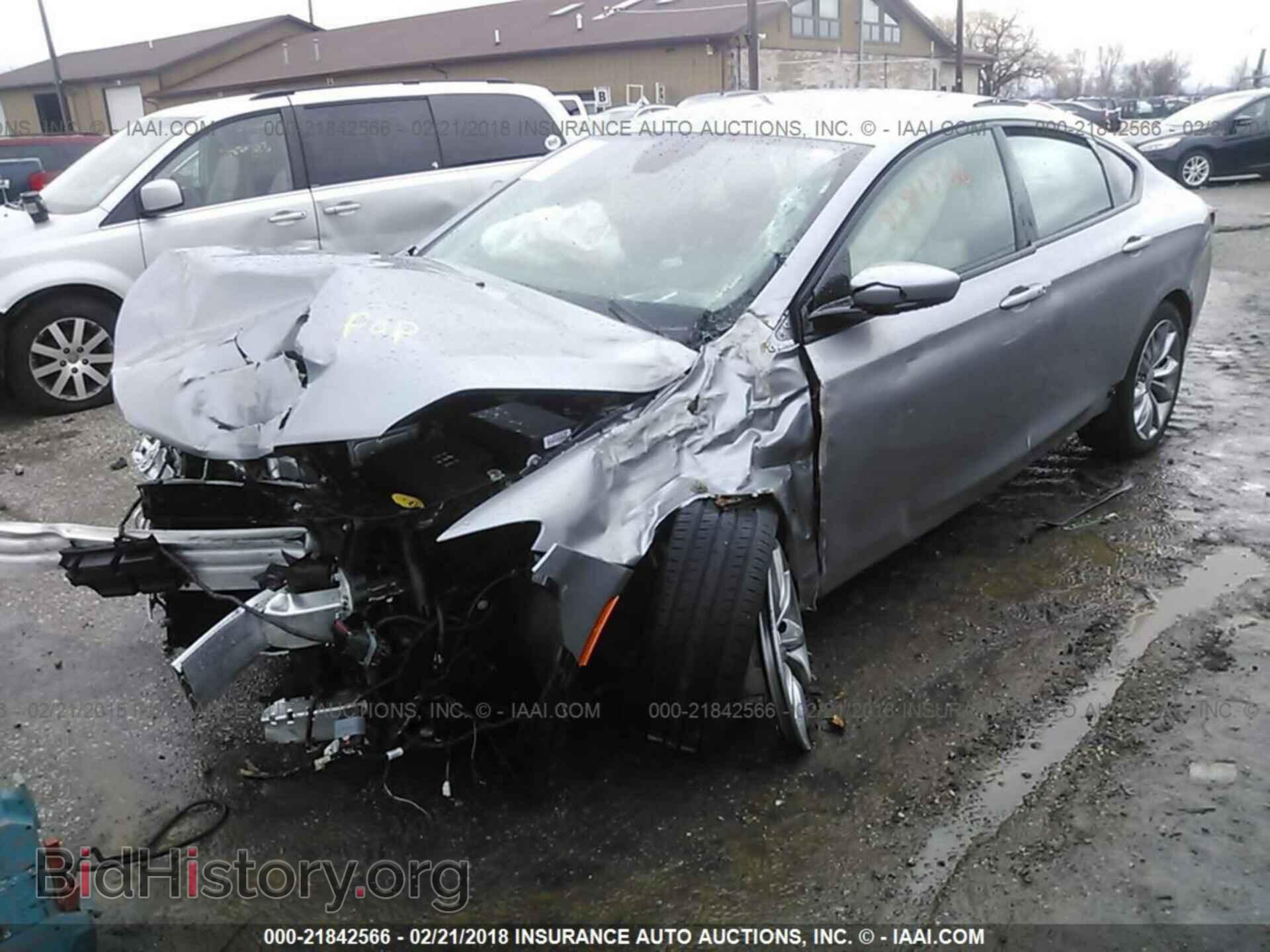 2016 Chrysler 200 - VIN: 1C3CCCBB3GN174151 - Photo 2