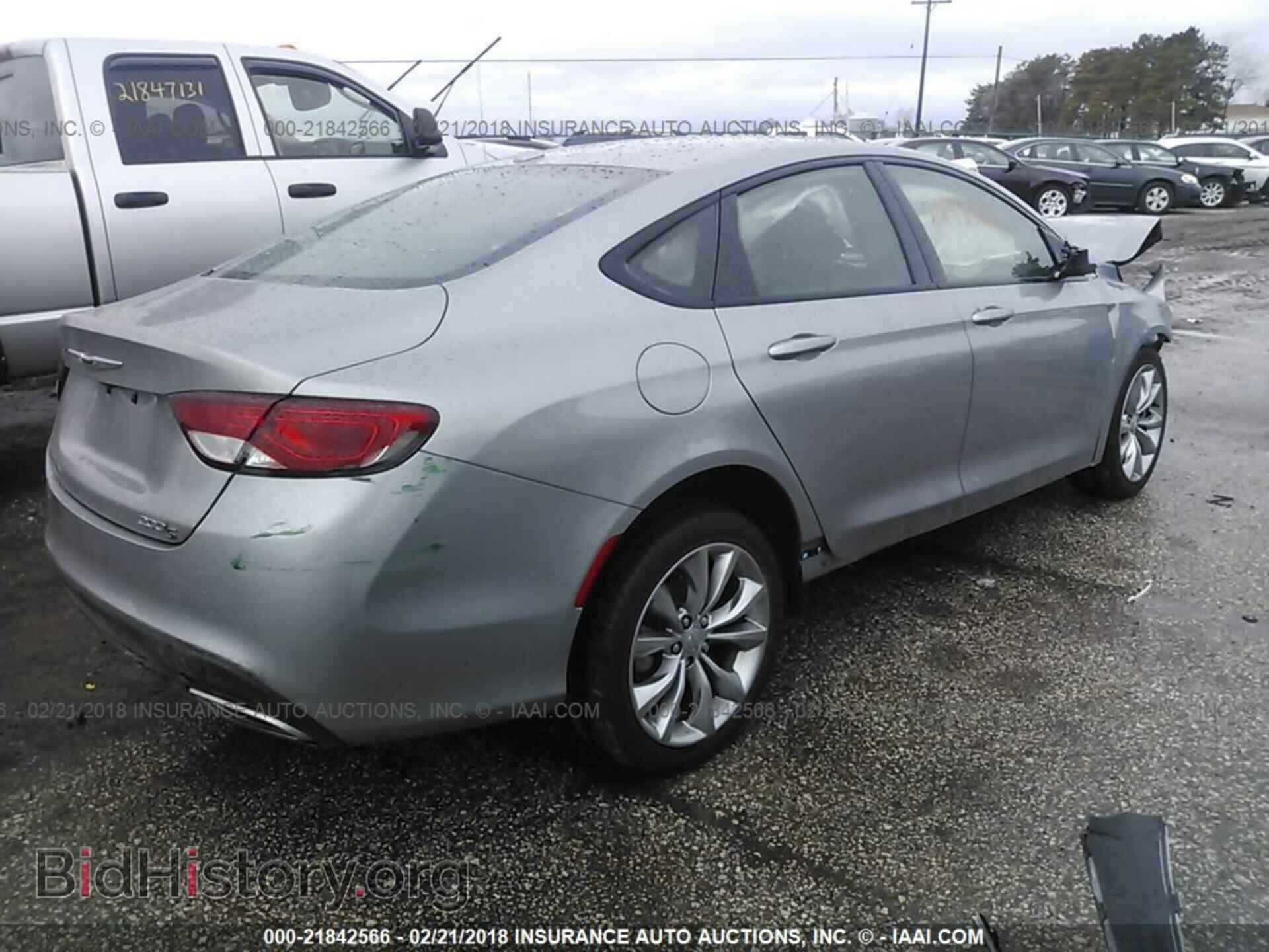 2016 Chrysler 200 - VIN: 1C3CCCBB3GN174151 - Photo 4