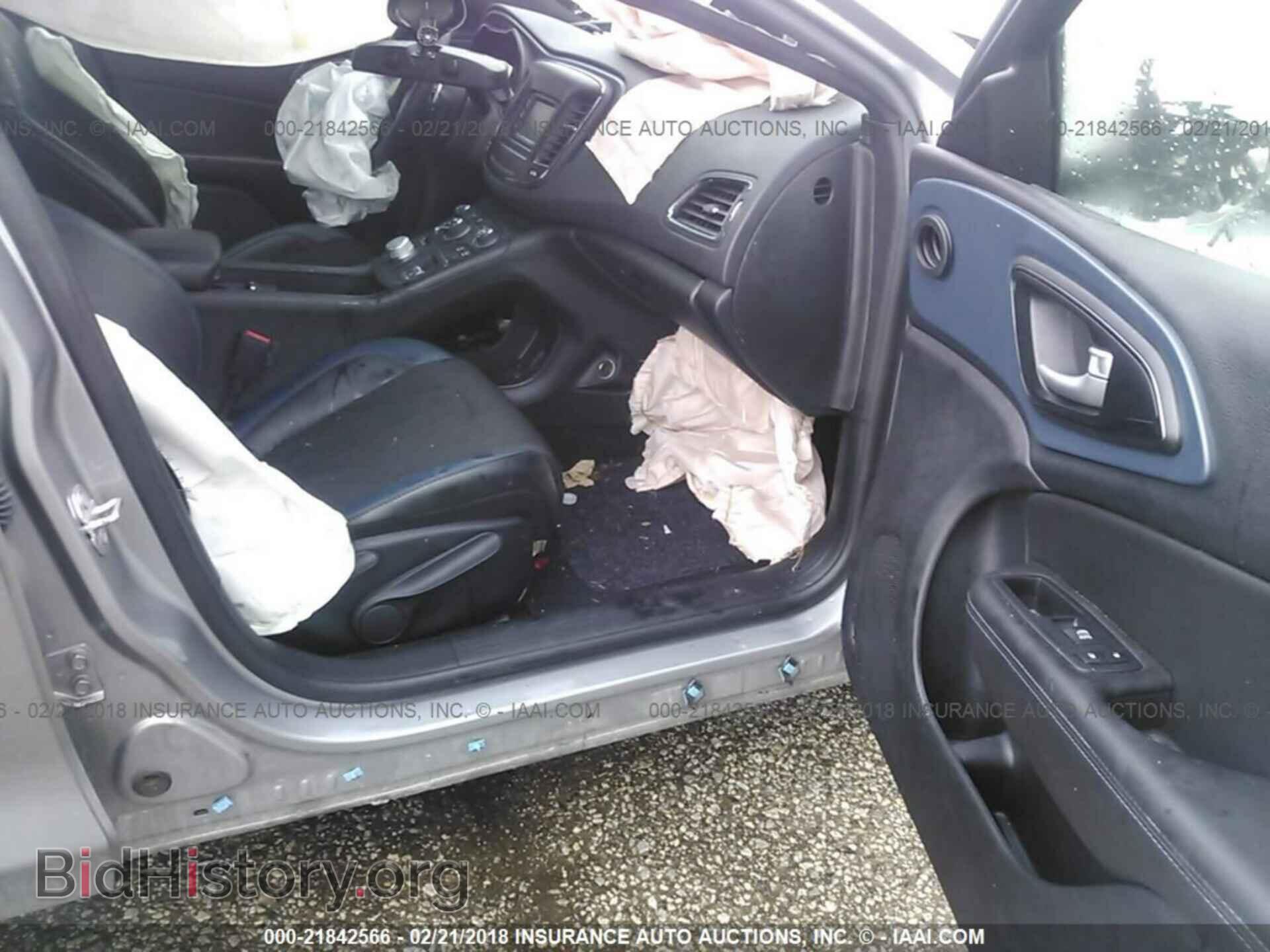 2016 Chrysler 200 - VIN: 1C3CCCBB3GN174151 - Photo 5