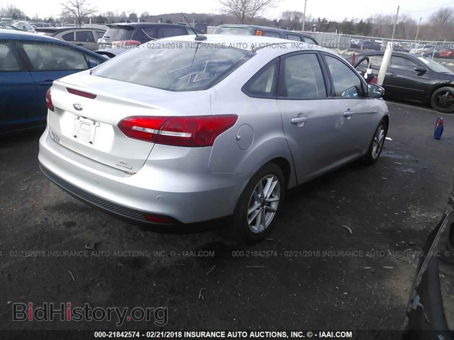 2016 Ford Focus - VIN: 1FADP3F27GL250308 - Photo 4