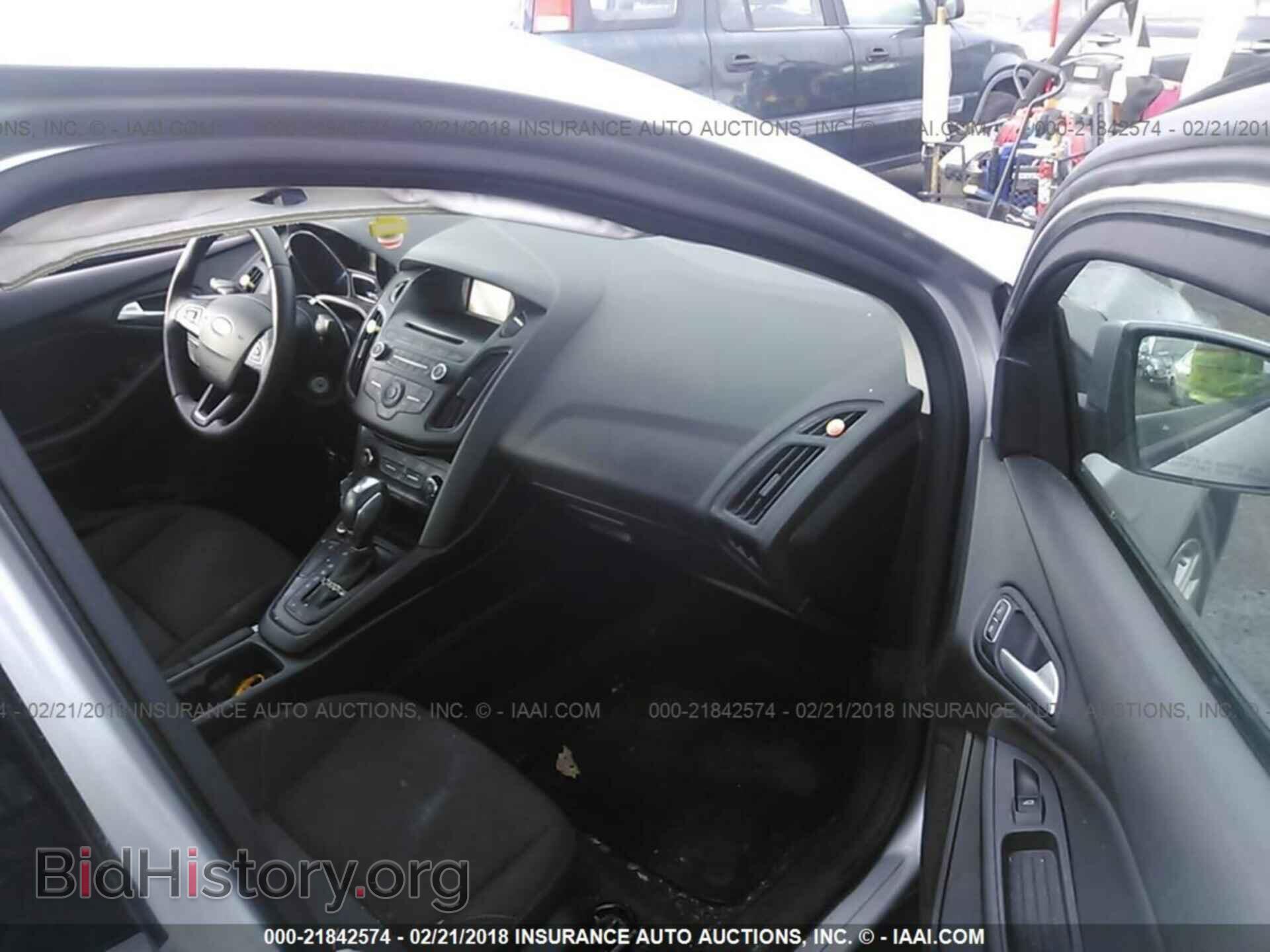2016 Ford Focus - VIN: 1FADP3F27GL250308 - Photo 5