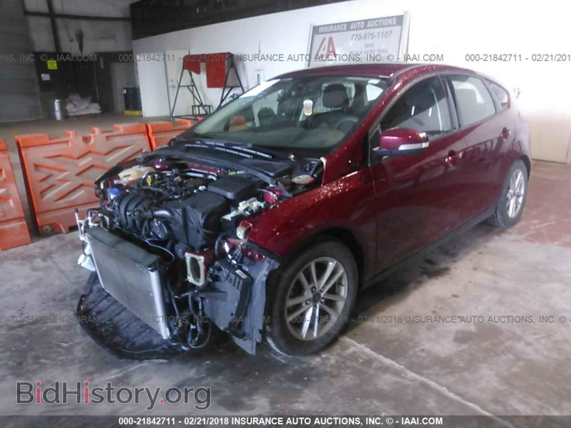 2016 Ford Focus - VIN: 1FADP3K2XGL241334 - Фото 2