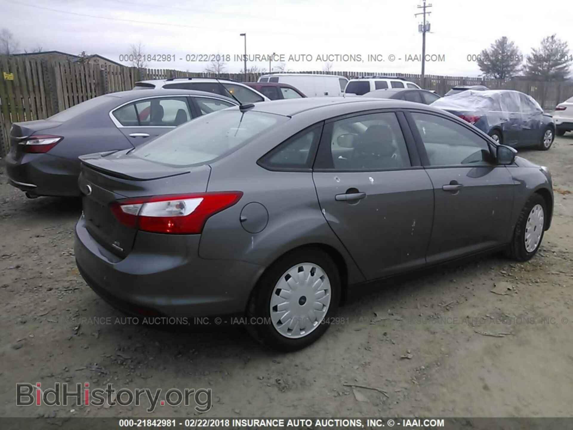 2014 Ford Focus - VIN: 1FADP3F23EL244485 - Photo 4