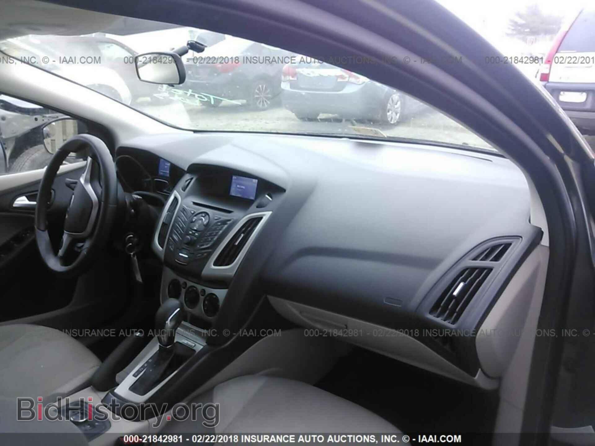 2014 Ford Focus - VIN: 1FADP3F23EL244485 - Photo 5
