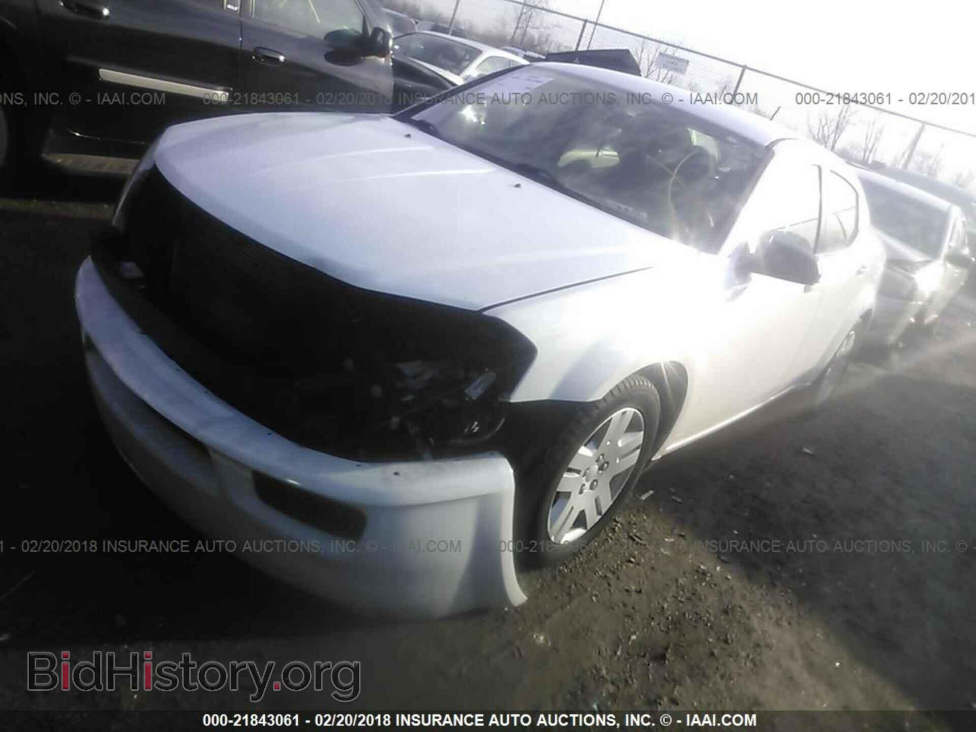 2011 Dodge Avenger - VIN: 1B3BD4FB4BN566117 - Фото 2