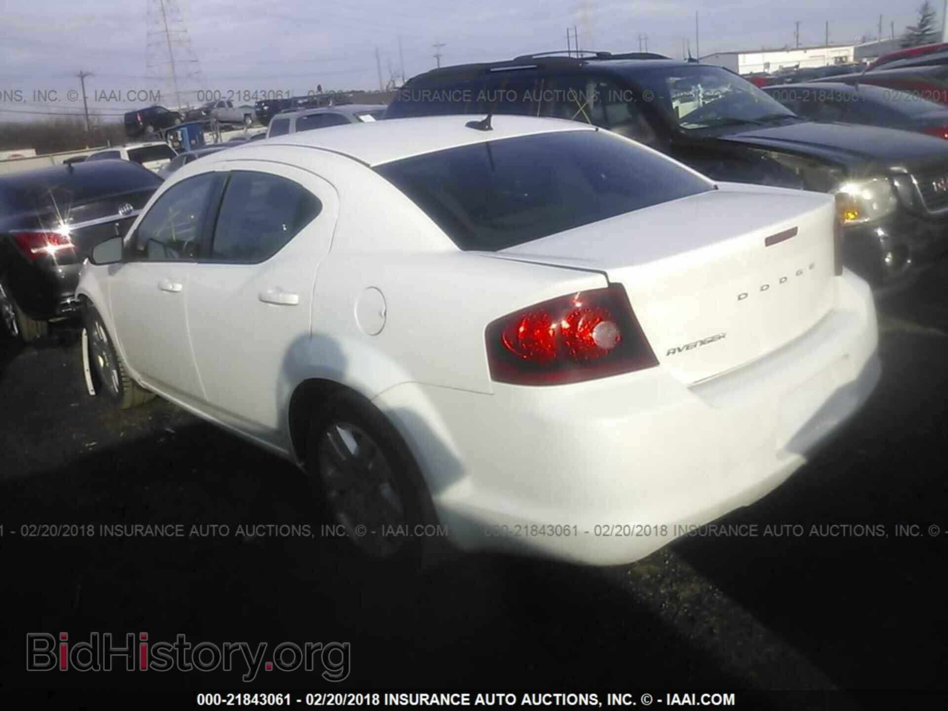 2011 Dodge Avenger - VIN: 1B3BD4FB4BN566117 - Фото 3