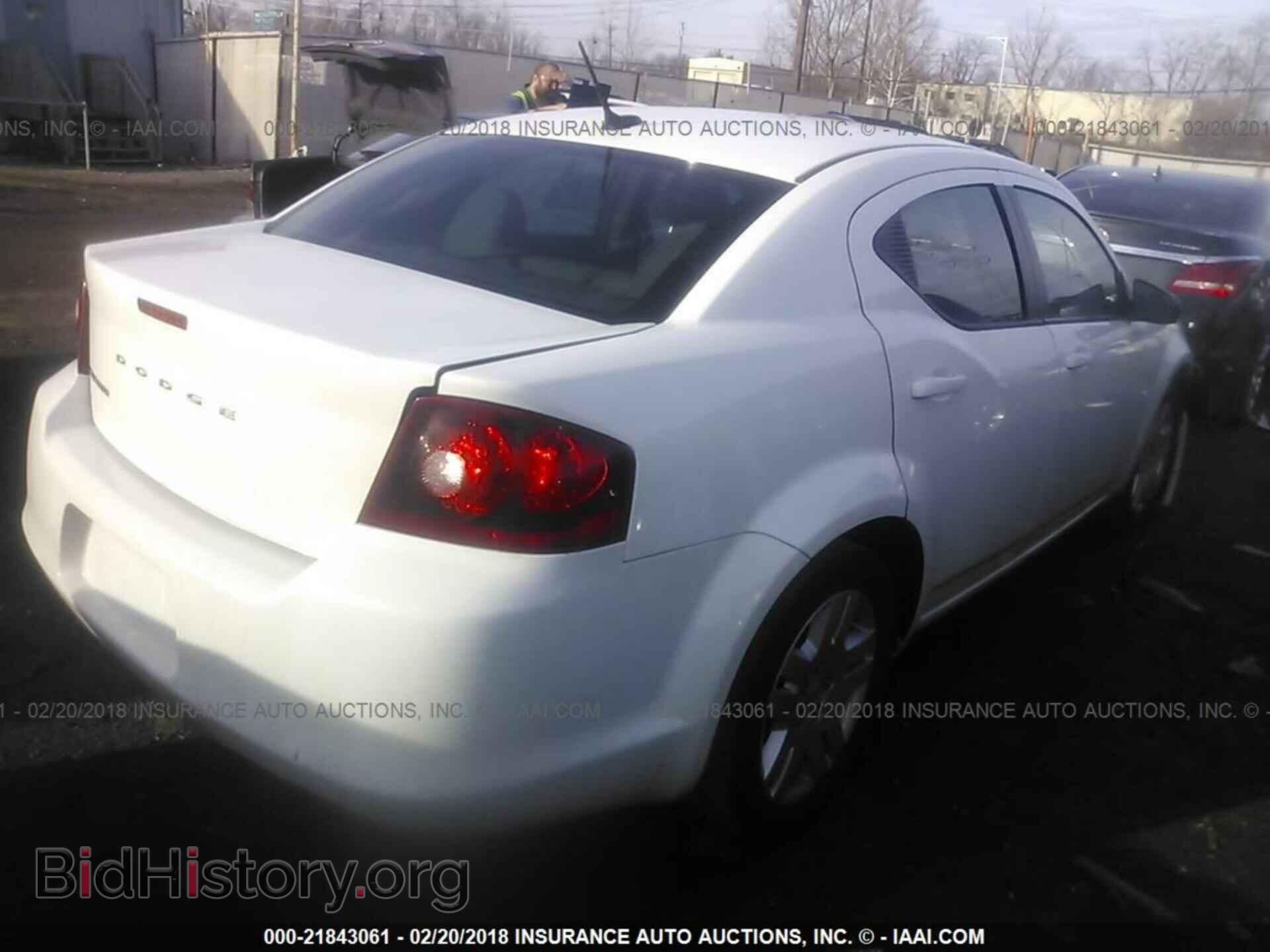 2011 Dodge Avenger - VIN: 1B3BD4FB4BN566117 - Фото 4