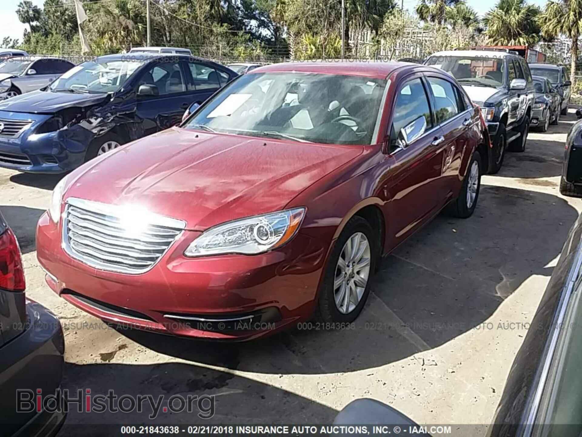 2013 Chrysler 200 - VIN: 1C3CCBCG2DN559832 - Фото 2