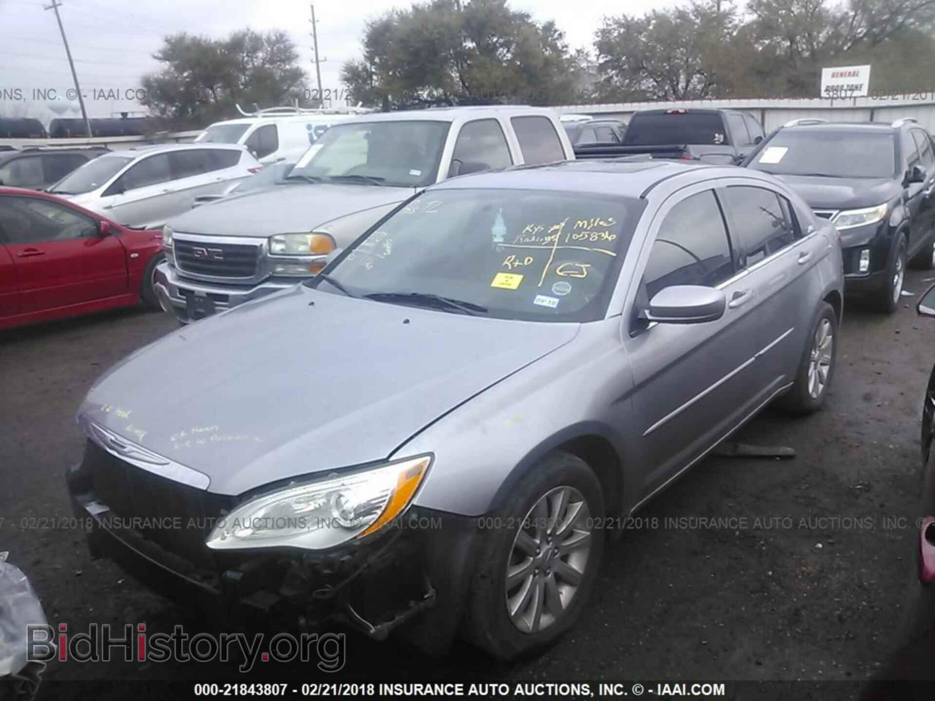 2013 Chrysler 200 - VIN: 1C3CCBBB5DN678917 - Photo 2