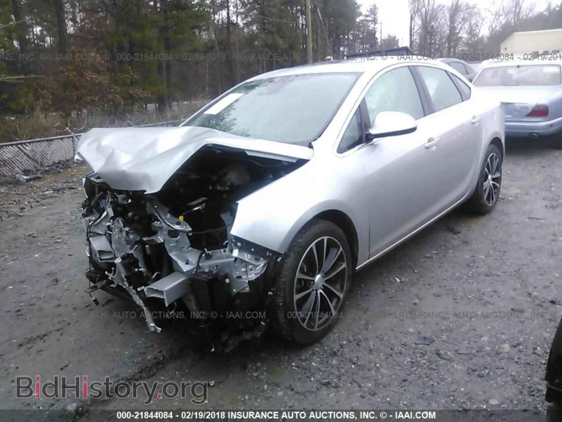 2017 Buick Verano - VIN: 1G4PR5SK1H4107946 - Фото 2