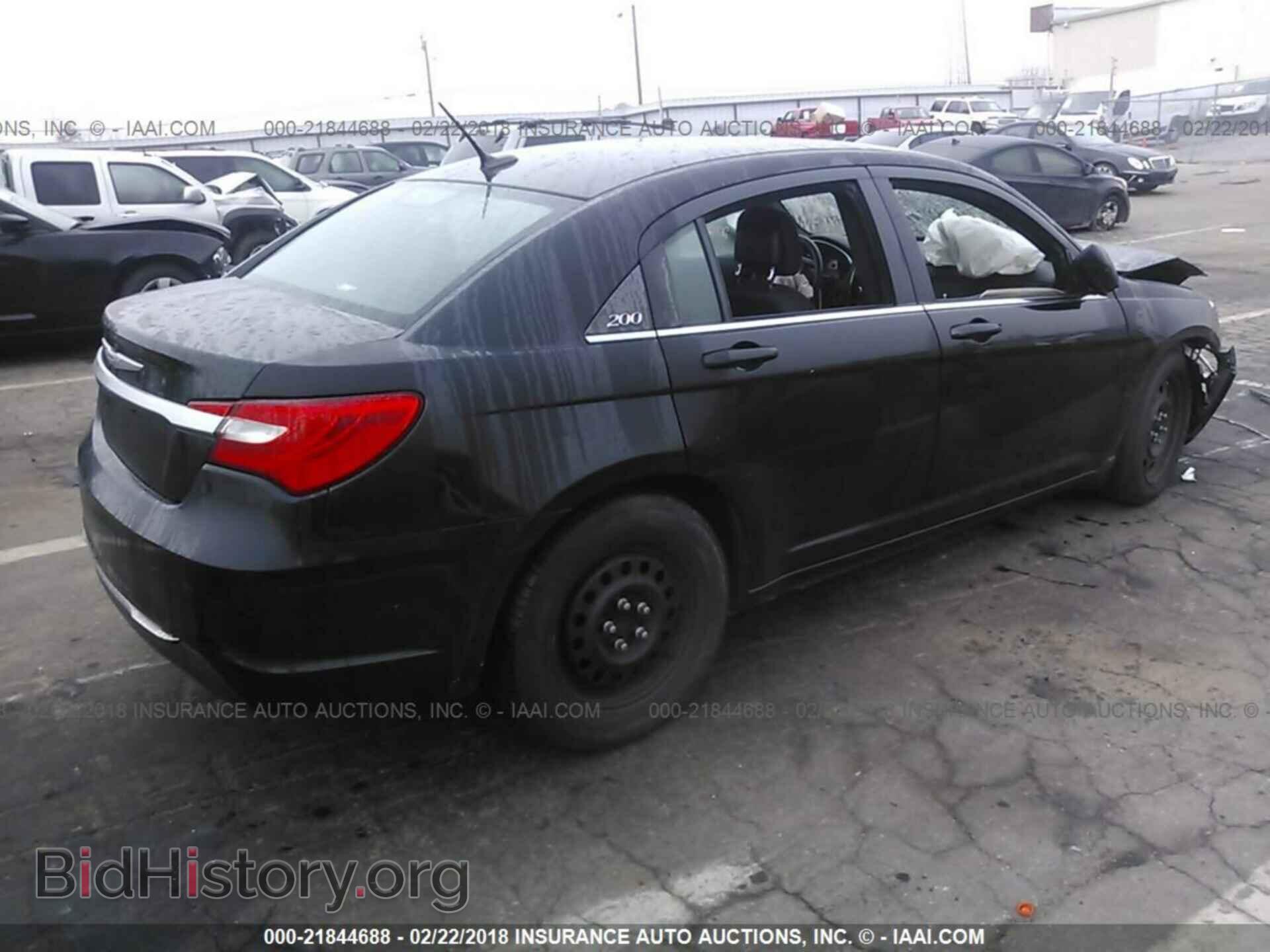 2014 Chrysler 200 - VIN: 1C3CCBAB2EN125158 - Photo 4