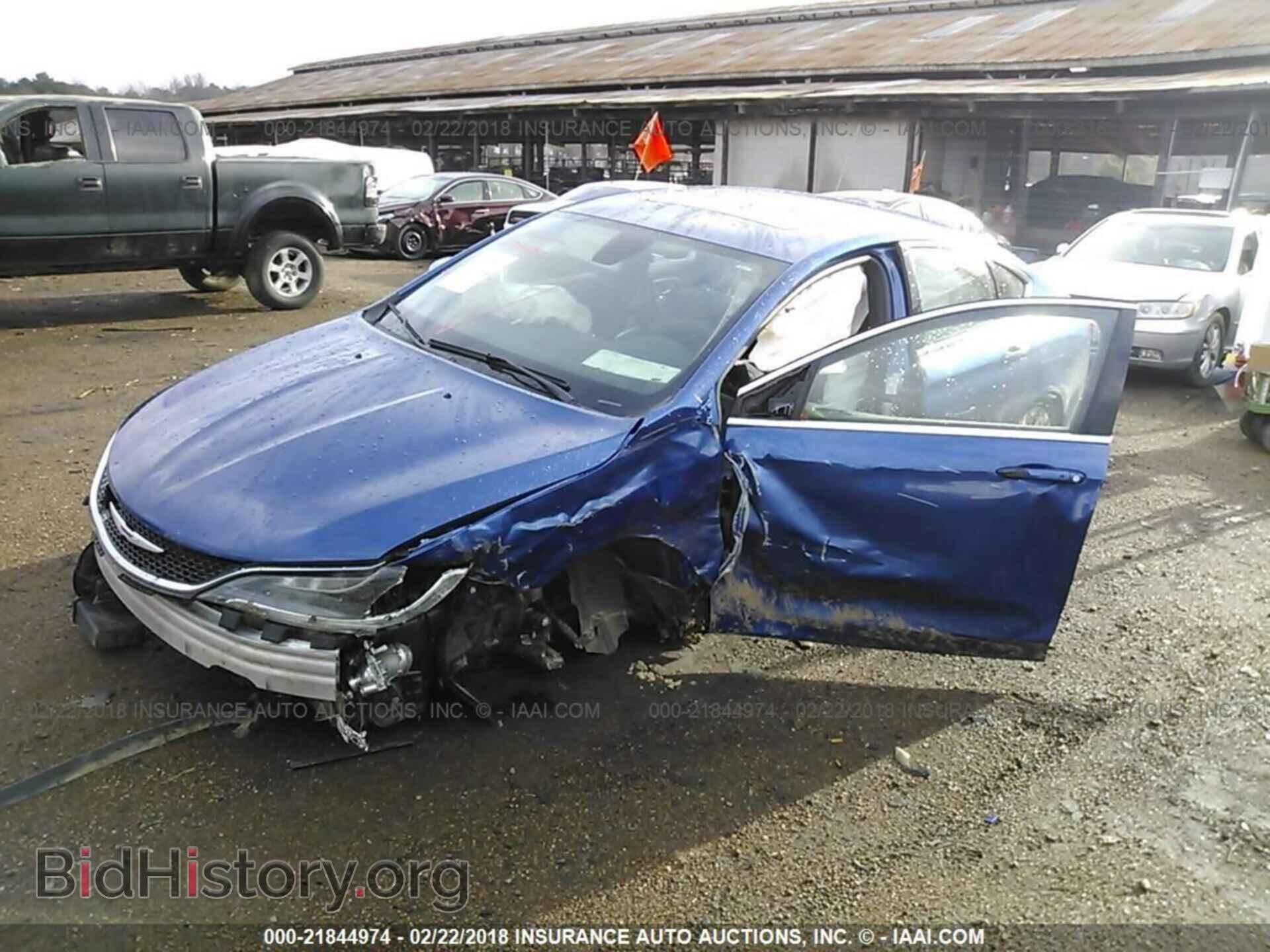 2015 Chrysler 200 - VIN: 1C3CCCAB0FN722932 - Photo 2
