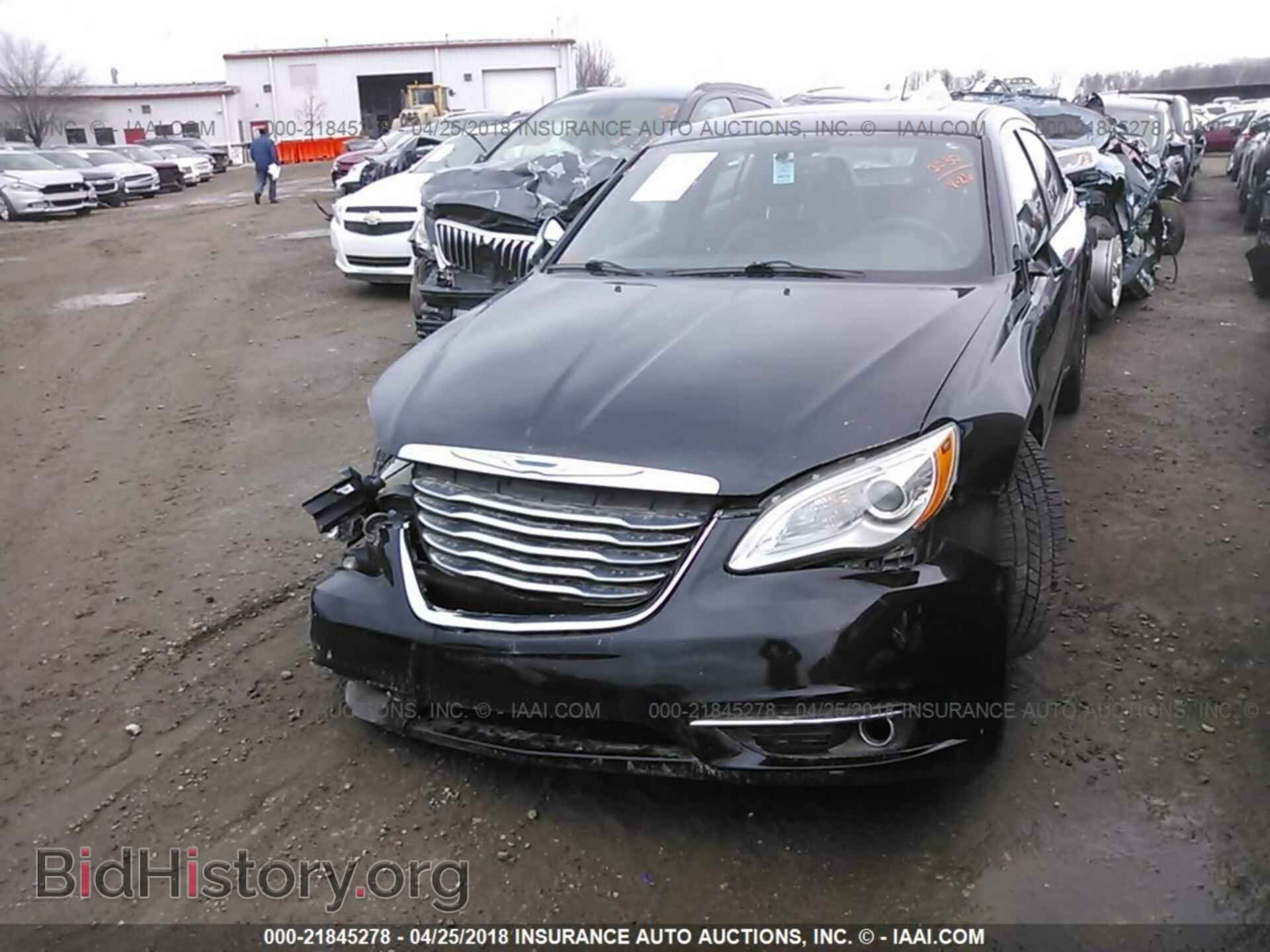 2013 Chrysler 200 - VIN: 1C3CCBCG2DN626834 - Фото 2