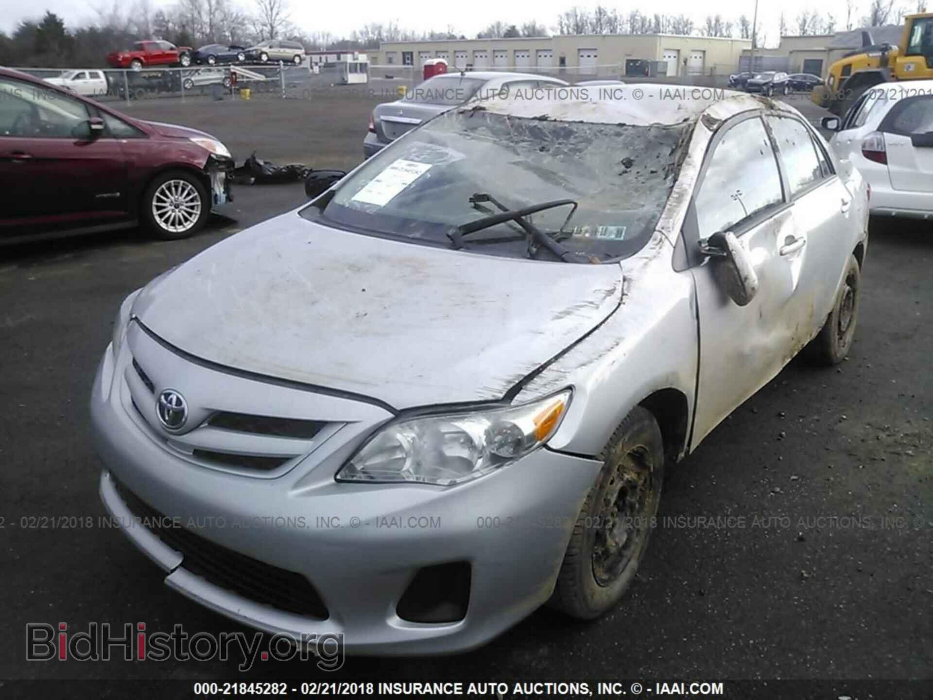 2011 Toyota Corolla - VIN: 2T1BU4EE2BC716352 - Фото 2