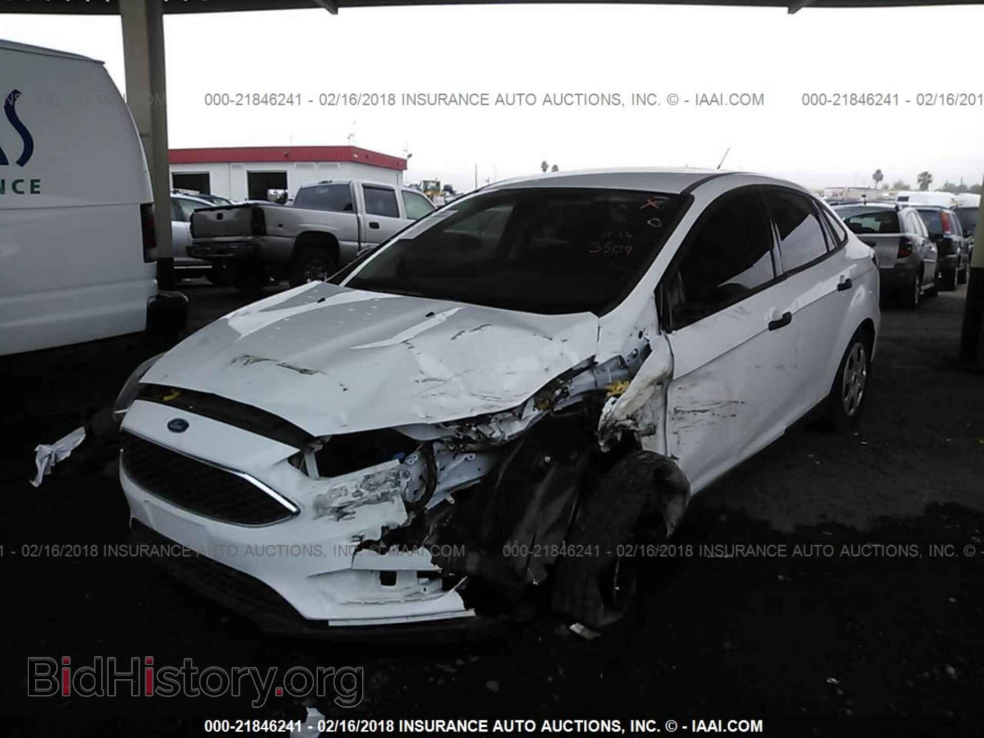 2016 Ford Focus - VIN: 1FADP3E28GL369809 - Photo 6