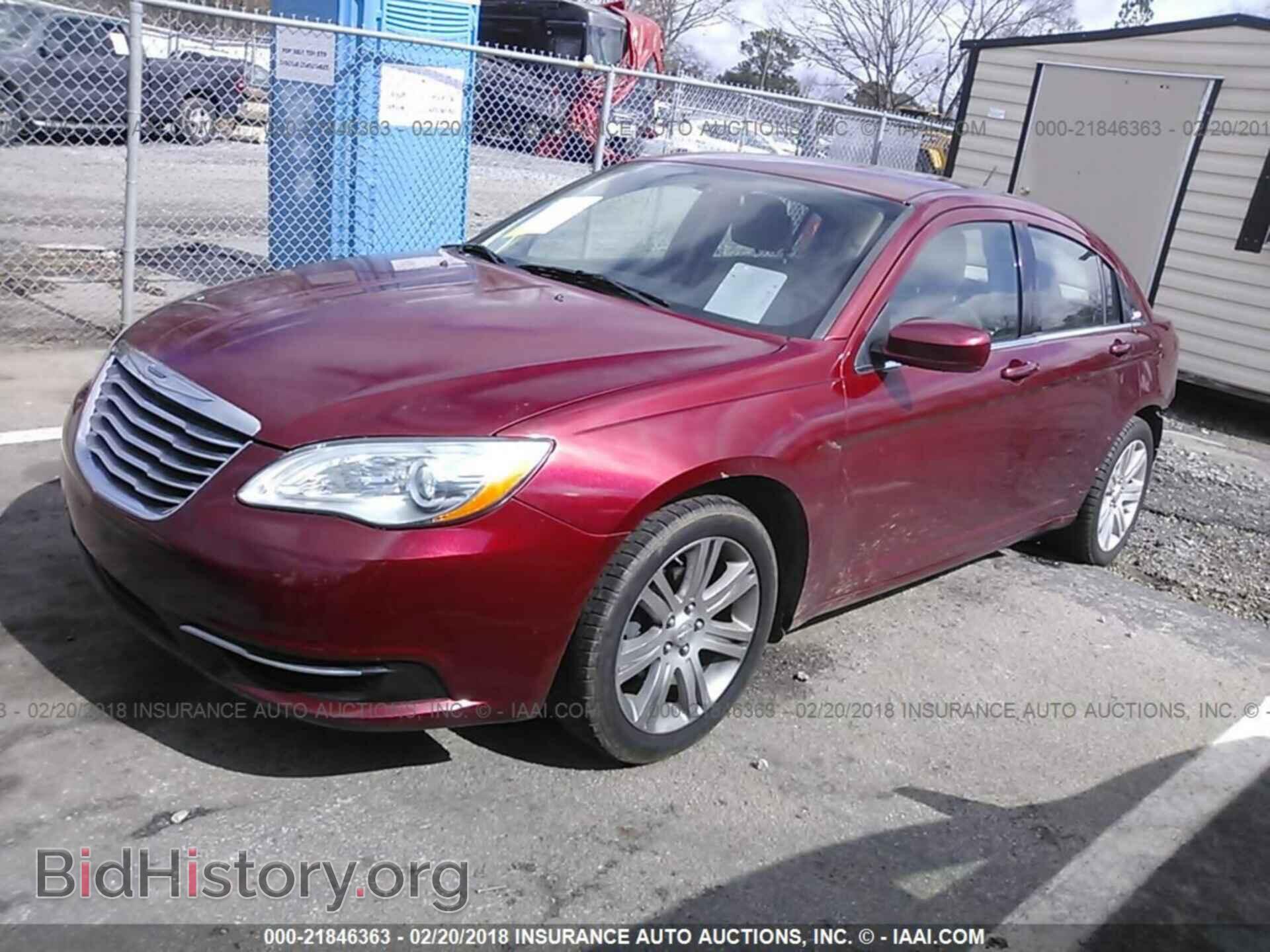 2013 Chrysler 200 - VIN: 1C3CCBAB0DN685873 - Фото 2