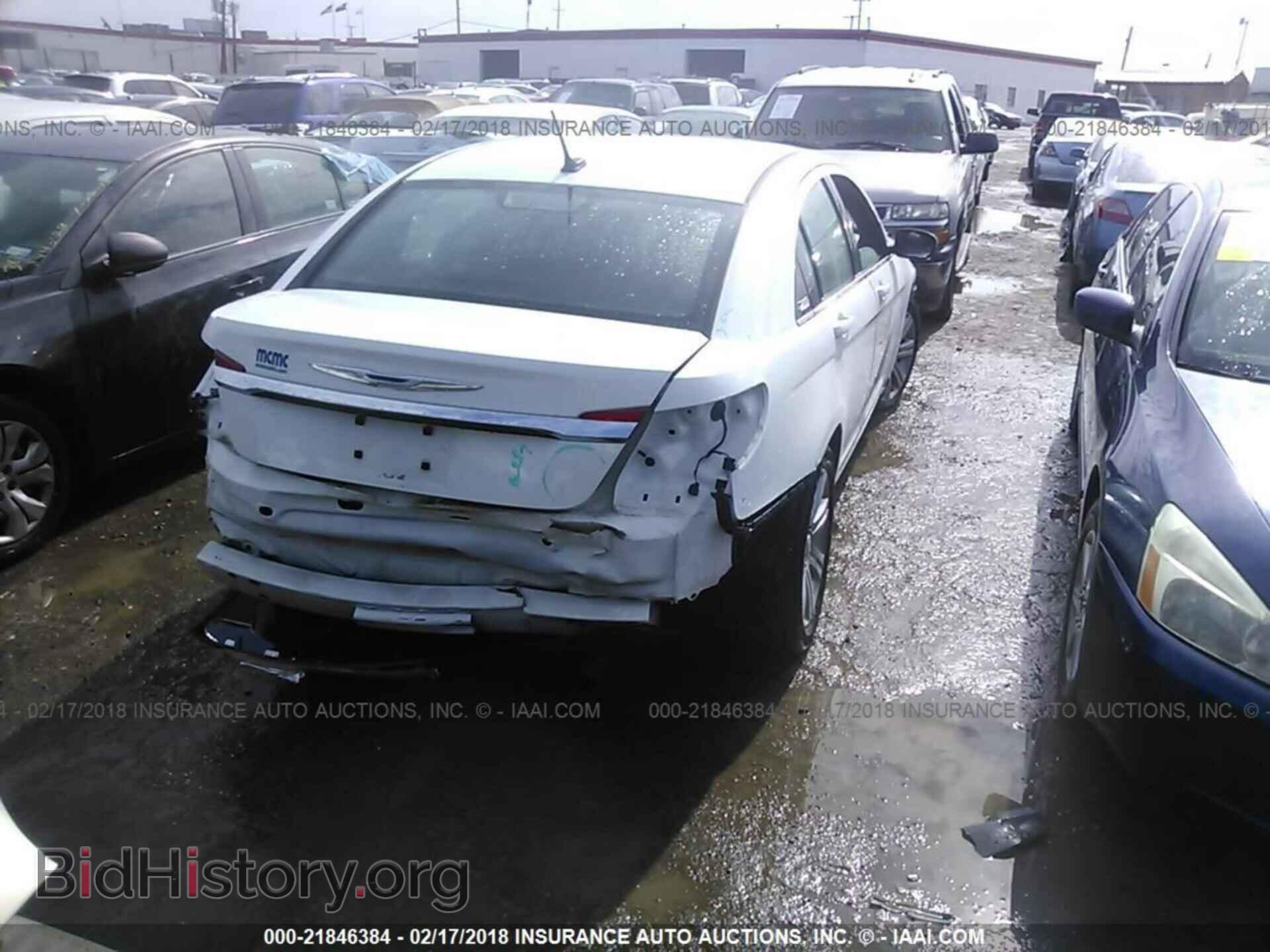 2013 Chrysler 200 - VIN: 1C3CCBAB5DN704451 - Фото 4