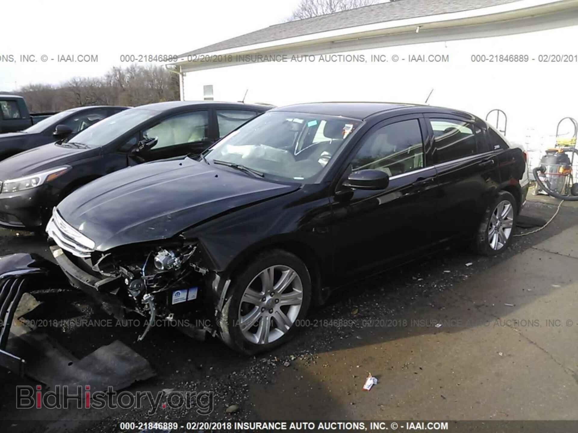 2014 Chrysler 200 - VIN: 1C3CCBBB8EN183175 - Photo 2