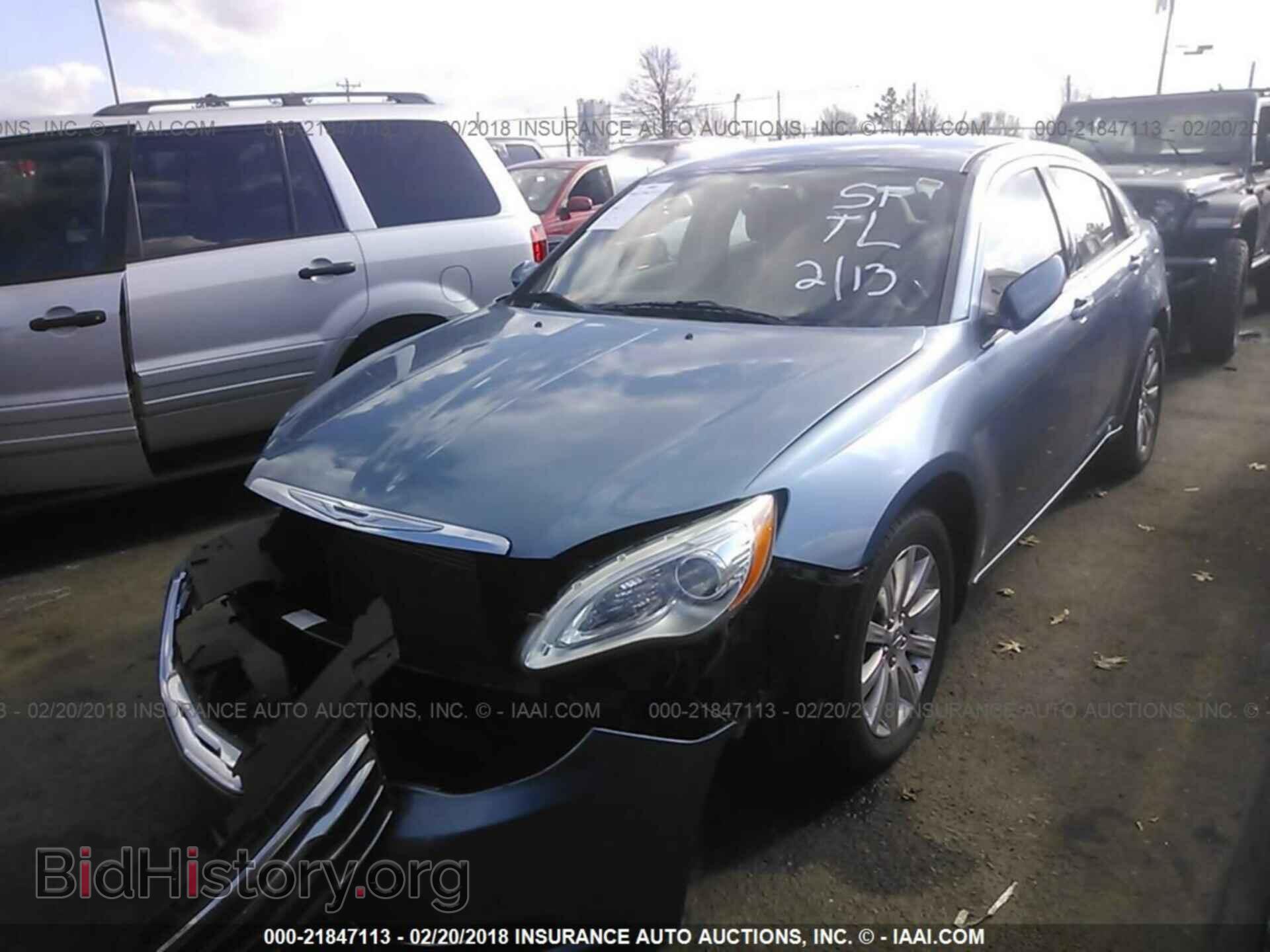 2011 Chrysler 200 - VIN: 1C3BC1FB2BN620020 - Фото 2