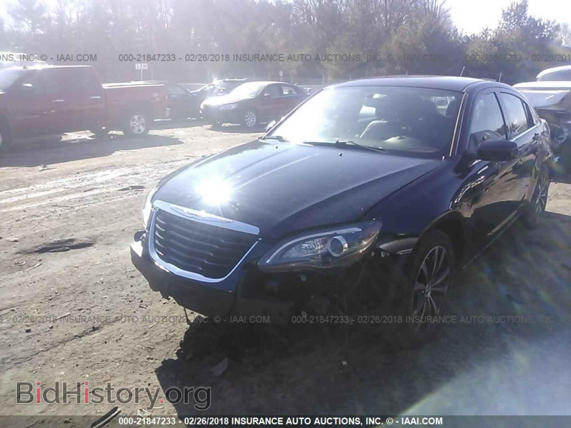 2013 Chrysler 200 - VIN: 1C3CCBCG0DN699264 - Фото 2