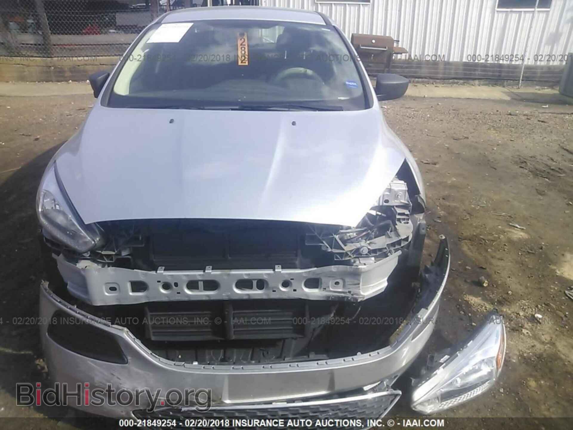 2016 Ford Focus - VIN: 1FADP3E21GL256946 - Photo 6