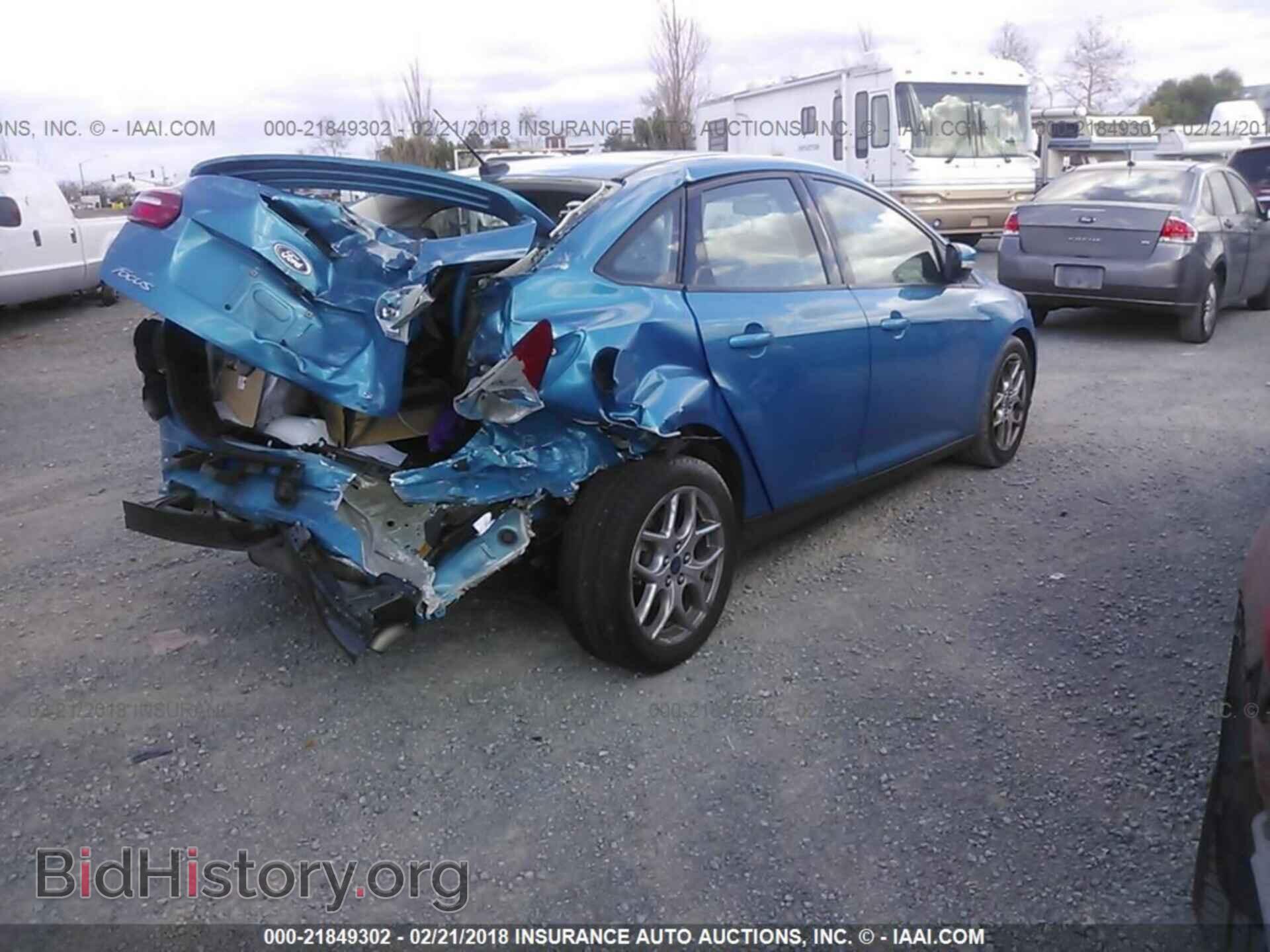2015 Ford Focus - VIN: 1FADP3F27FL326933 - Photo 4