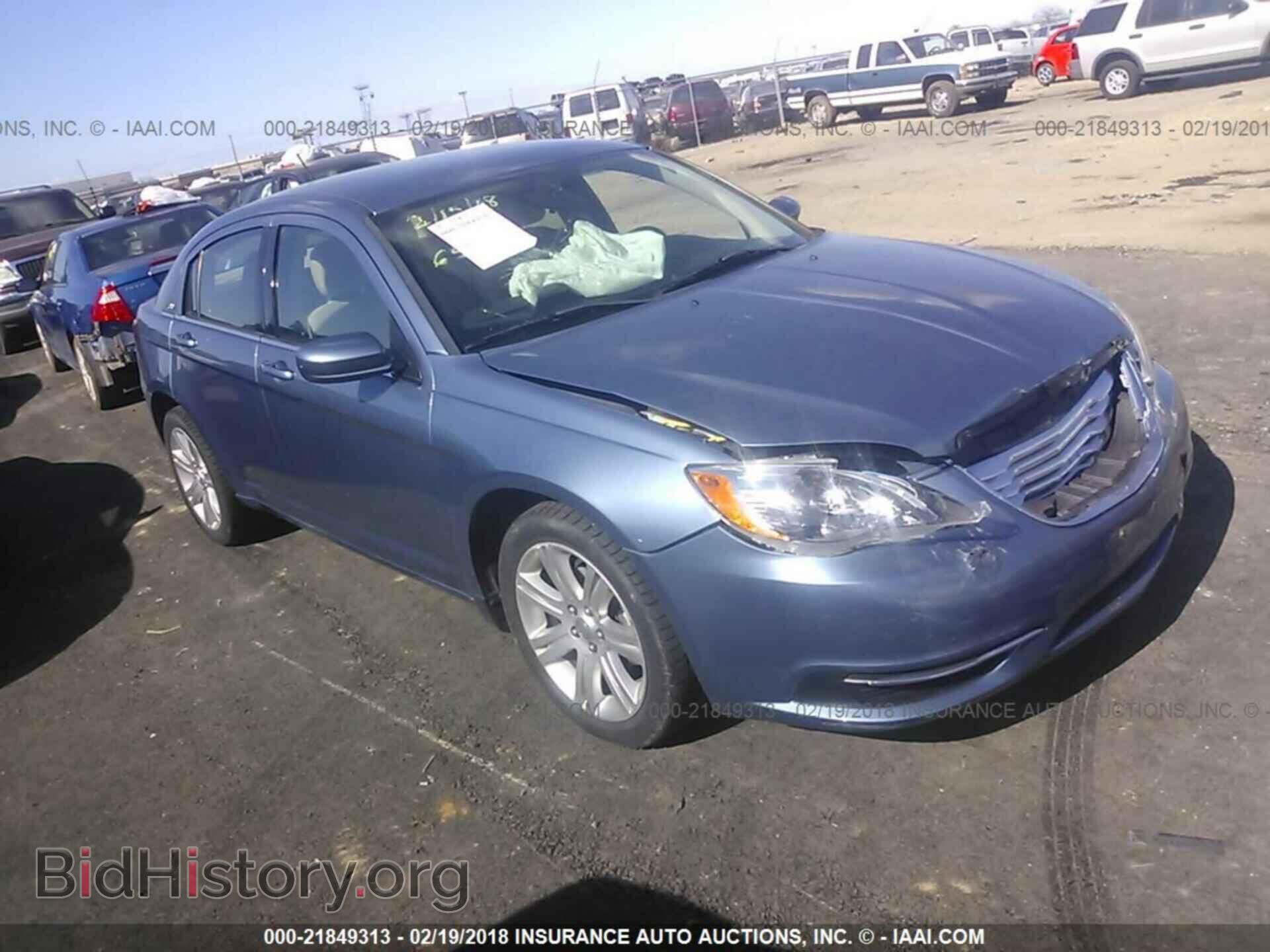 Photo 1C3BC1FB1BN593117 - Chrysler 200 2011