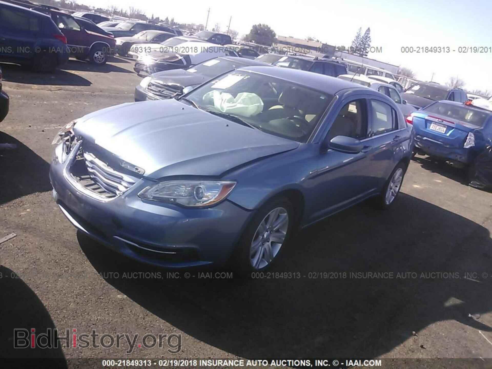 2011 Chrysler 200 - VIN: 1C3BC1FB1BN593117 - Фото 2