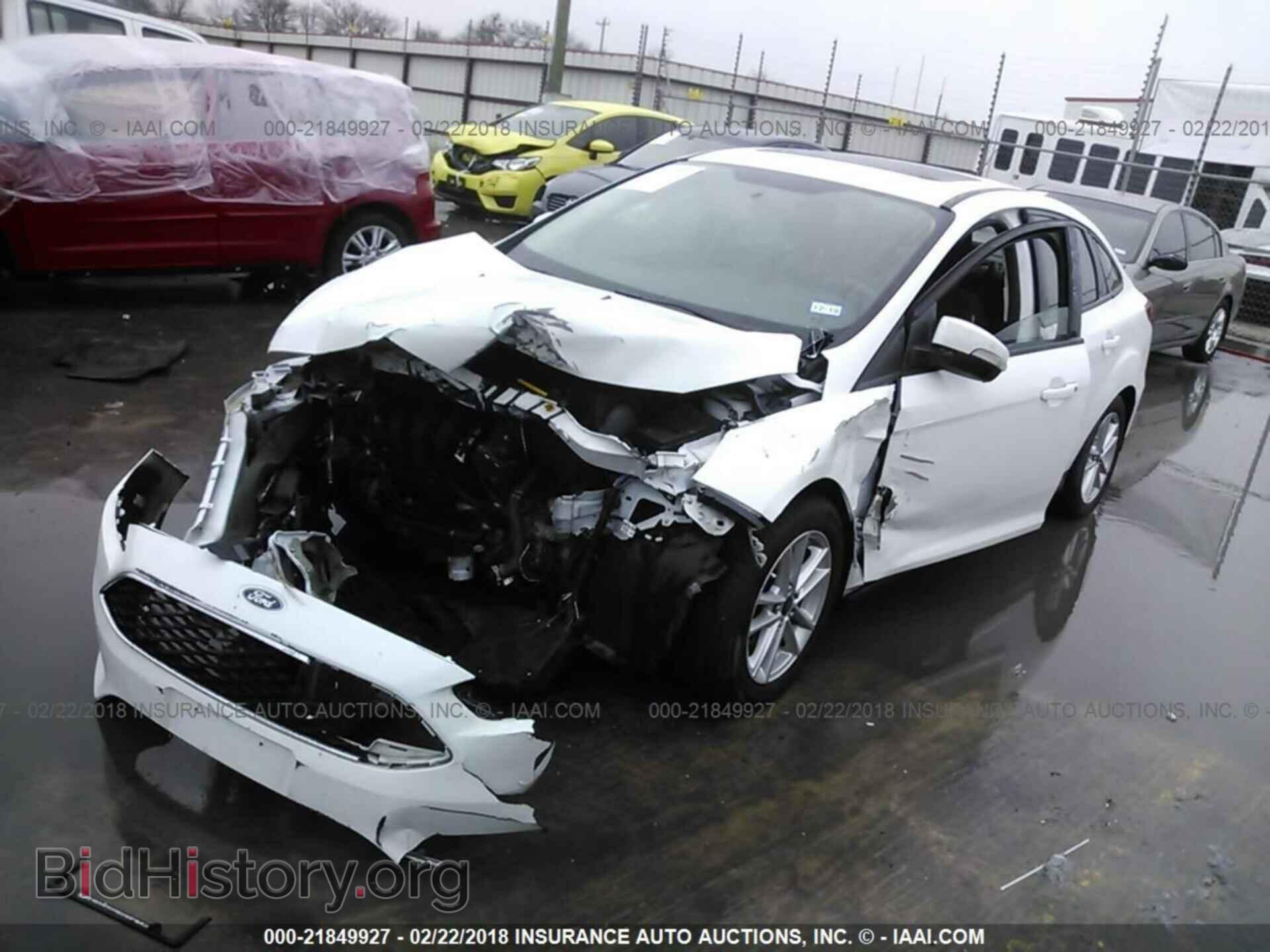 2016 Ford Focus - VIN: 1FADP3F20GL270142 - Фото 2