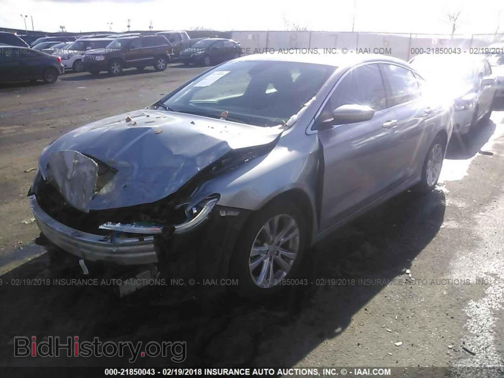 2015 Chrysler 200 - VIN: 1C3CCCAB2FN700852 - Photo 2