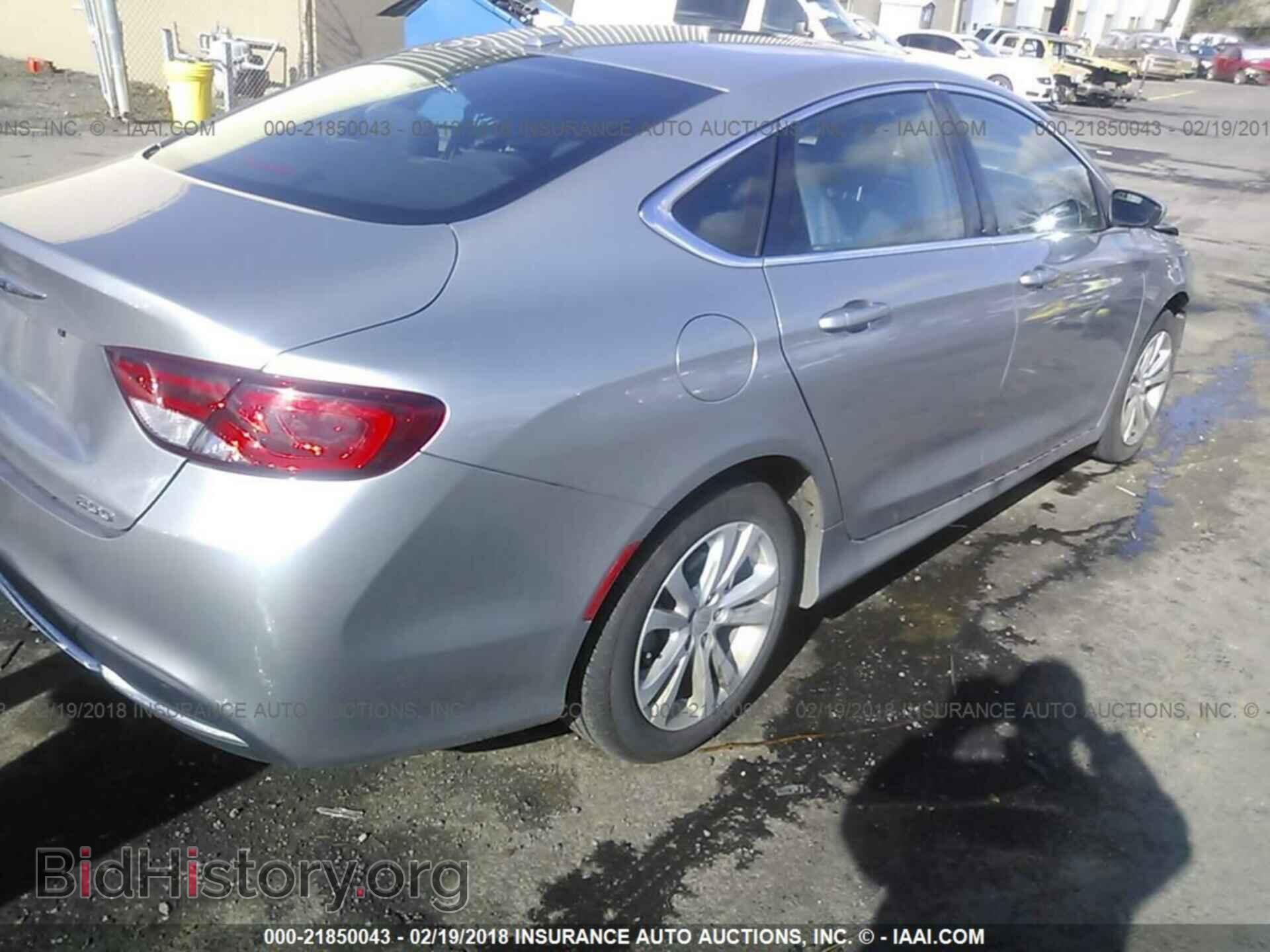 2015 Chrysler 200 - VIN: 1C3CCCAB2FN700852 - Photo 4