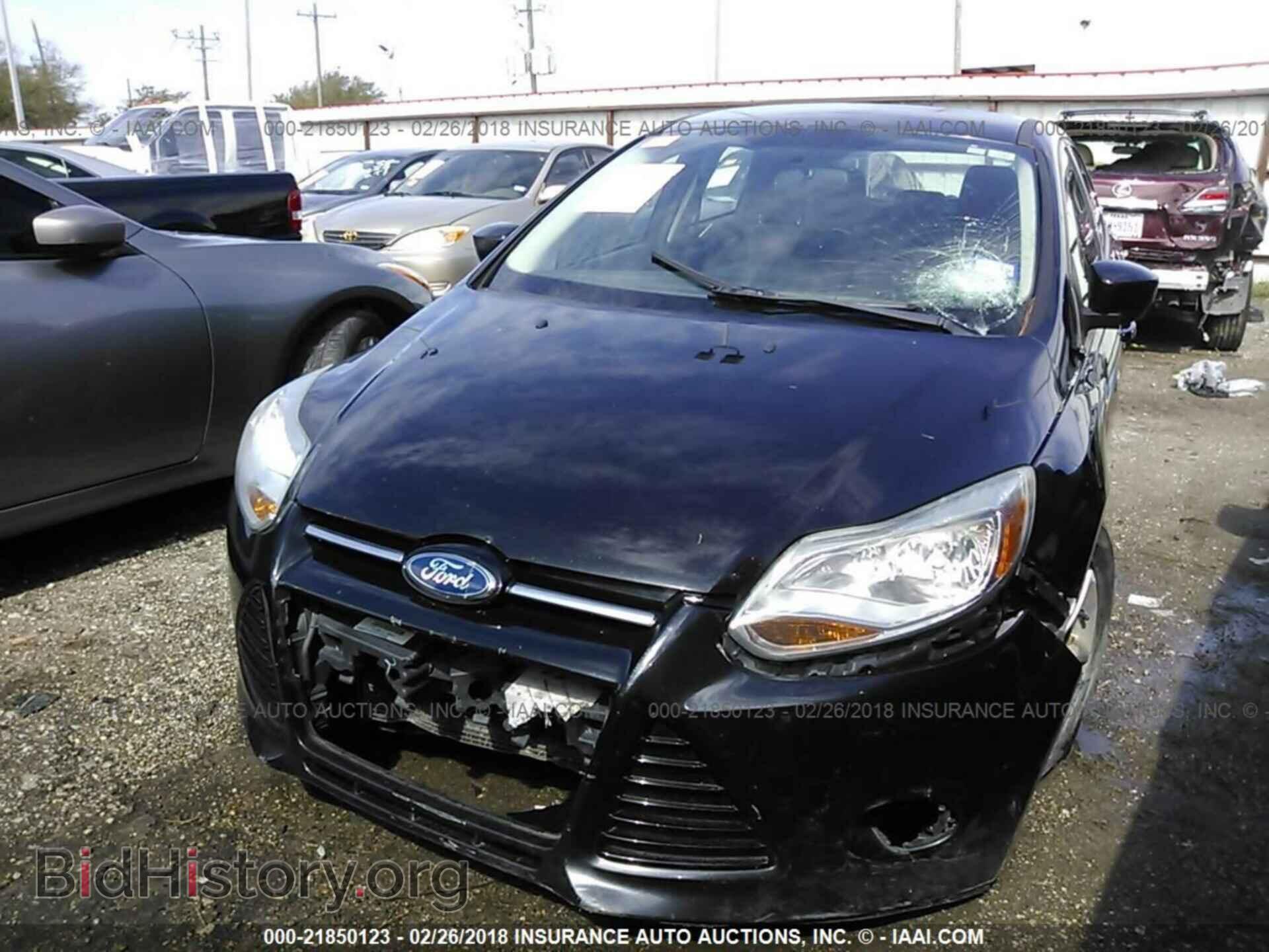 2012 Ford Focus - VIN: 1FAHP3K20CL111204 - Photo 2