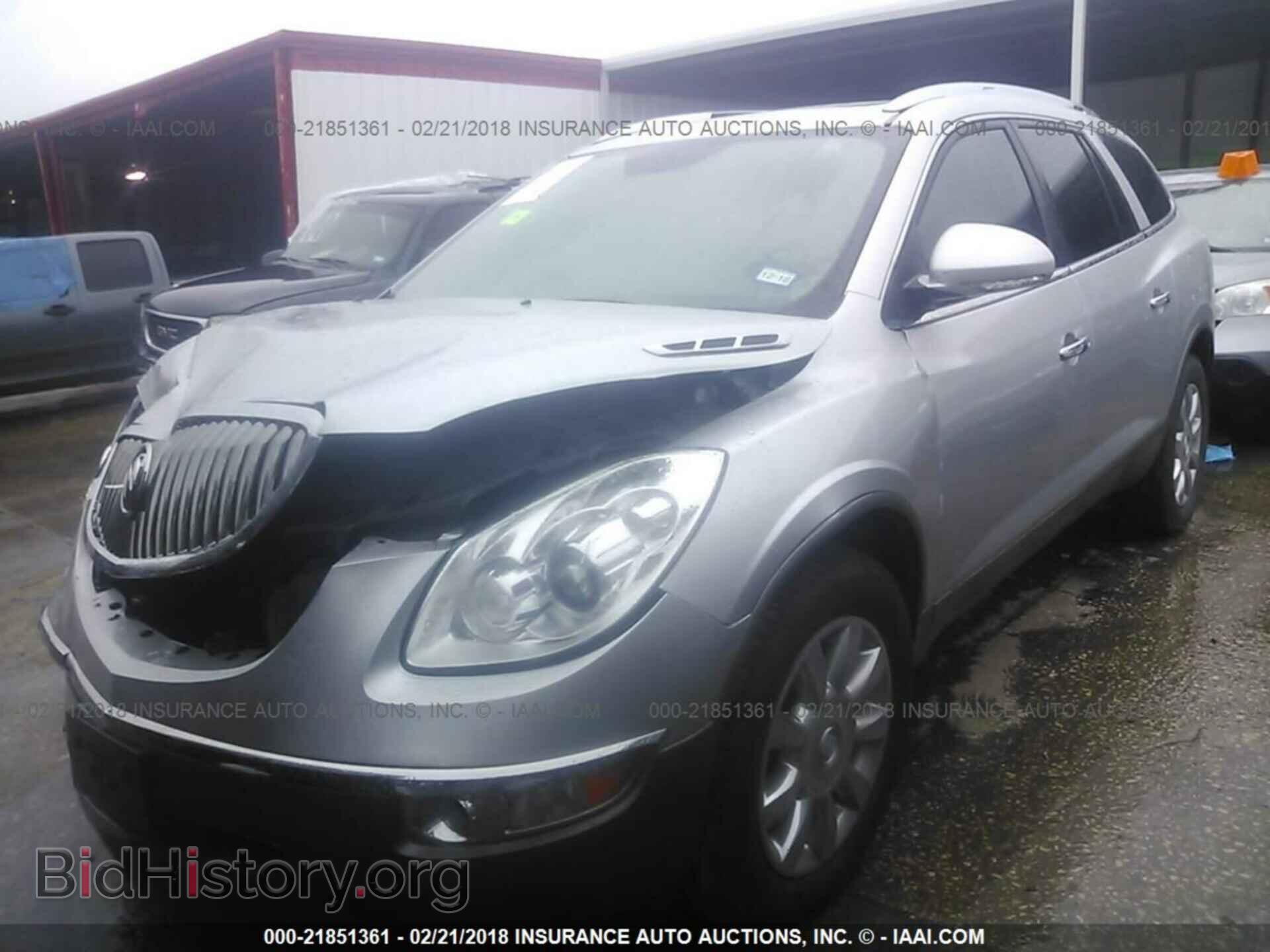 2012 Buick Enclave - VIN: 5GAKRDED5CJ180836 - Photo 2