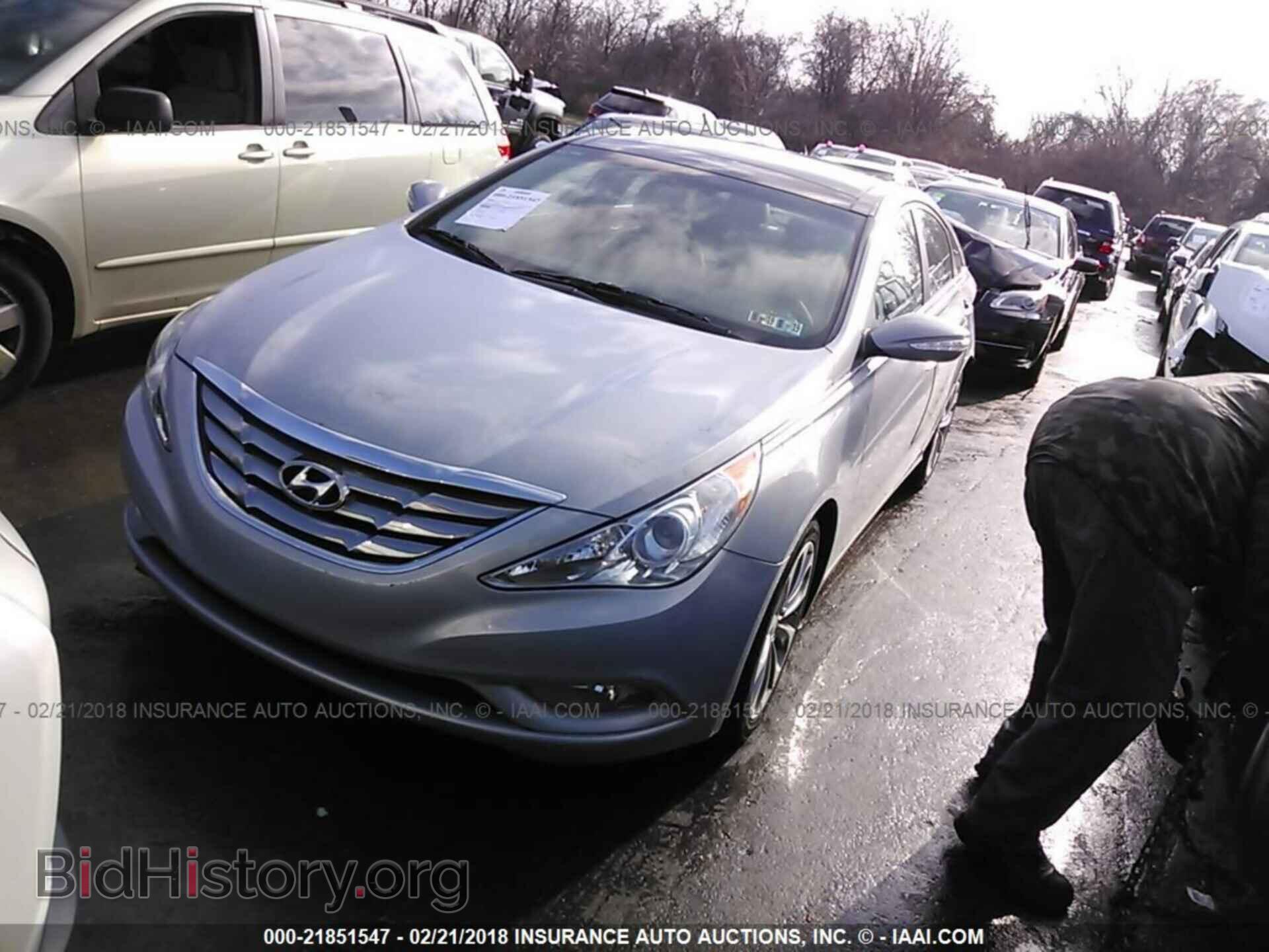 2012 Hyundai Sonata - VIN: 5NPEC4AB9CH443792 - Photo 2