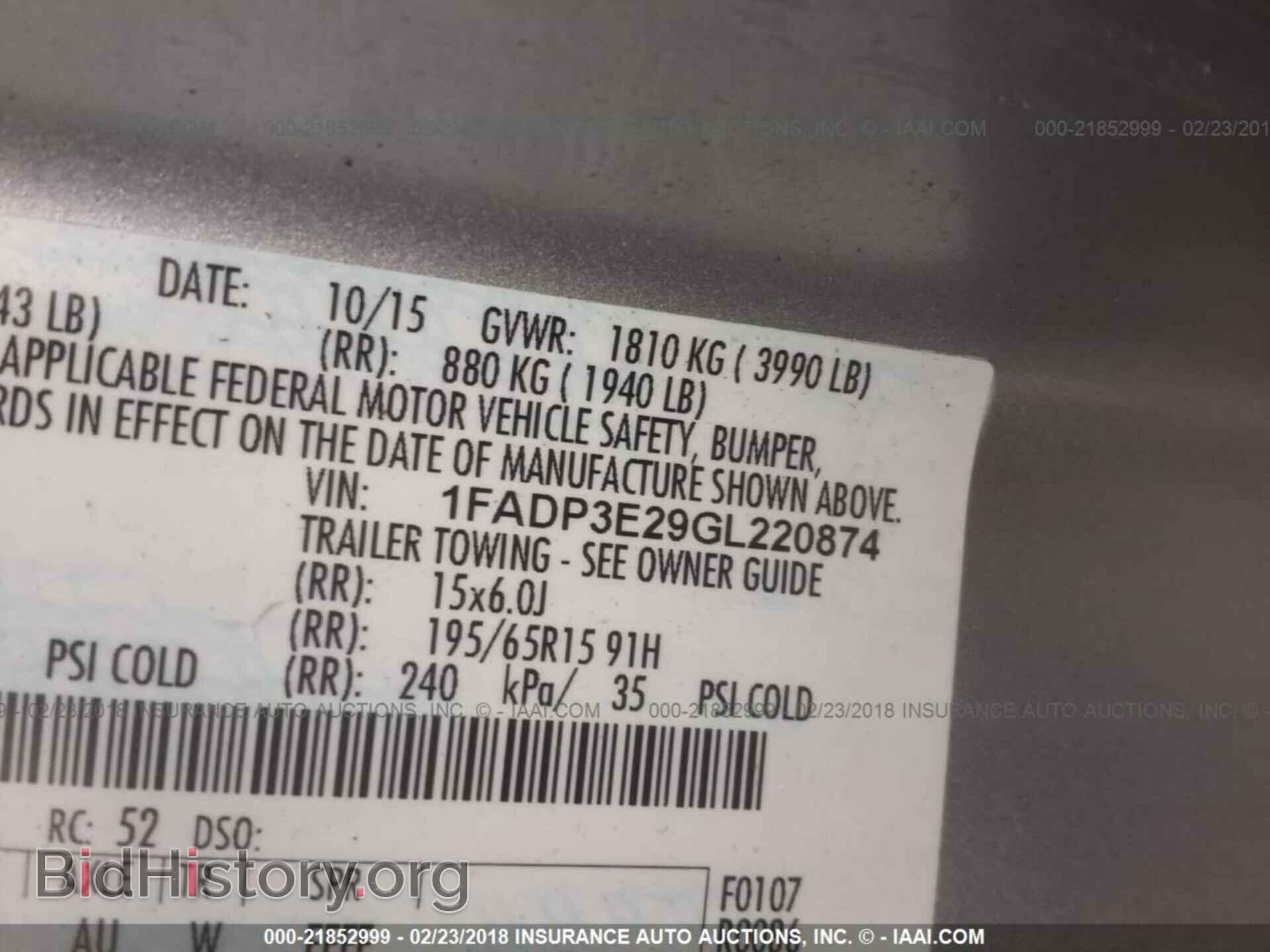 2016 Ford Focus - VIN: 1FADP3E29GL220874 - Photo 9