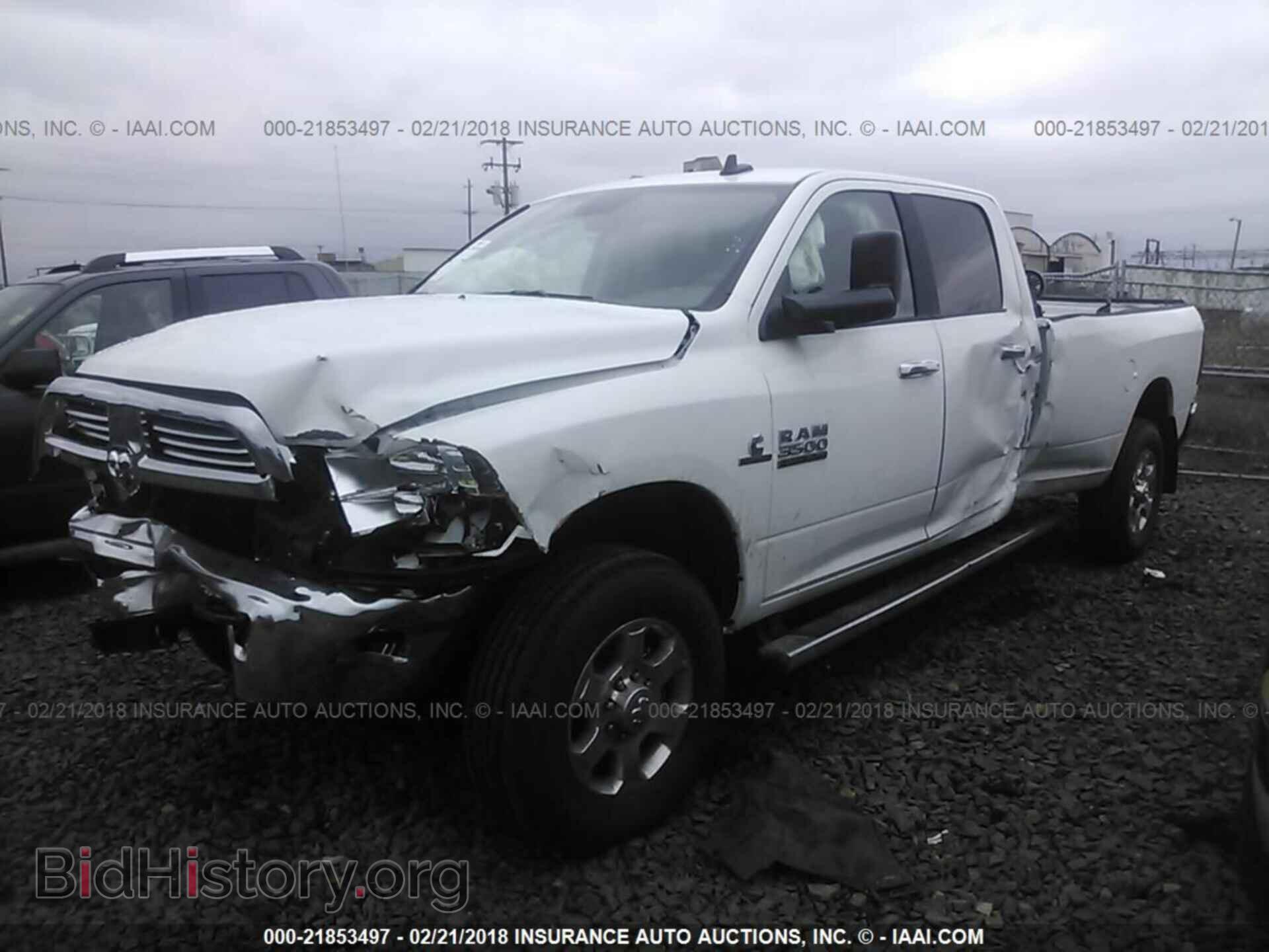 2017 Ram 3500 - VIN: 3C63R3HL5HG752102 - Photo 2