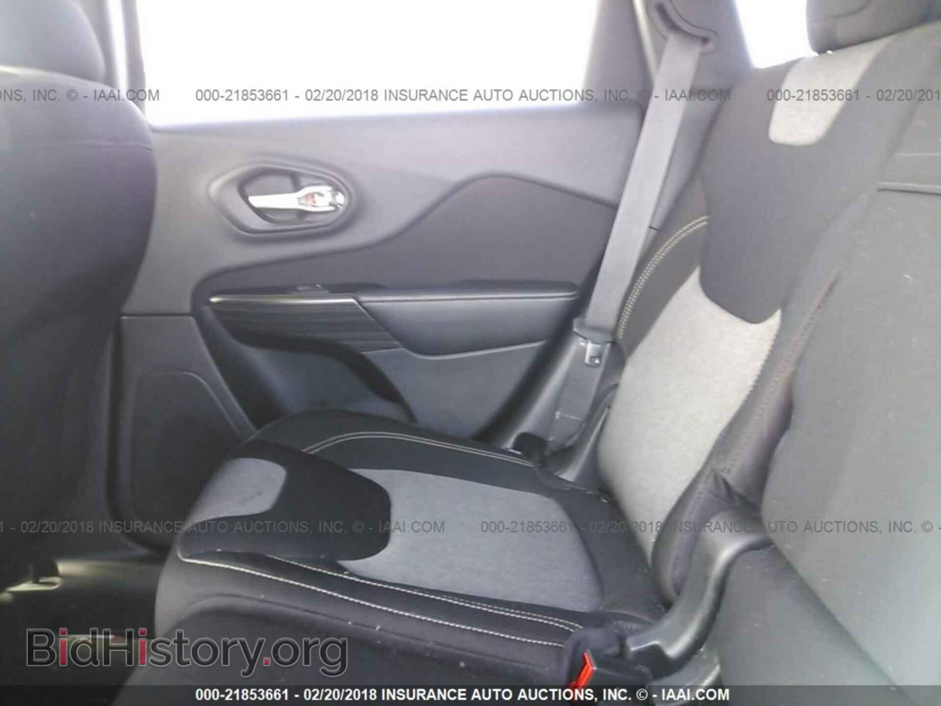 2014 Jeep Cherokee - VIN: 1C4PJMCS8EW282618 - Photo 8