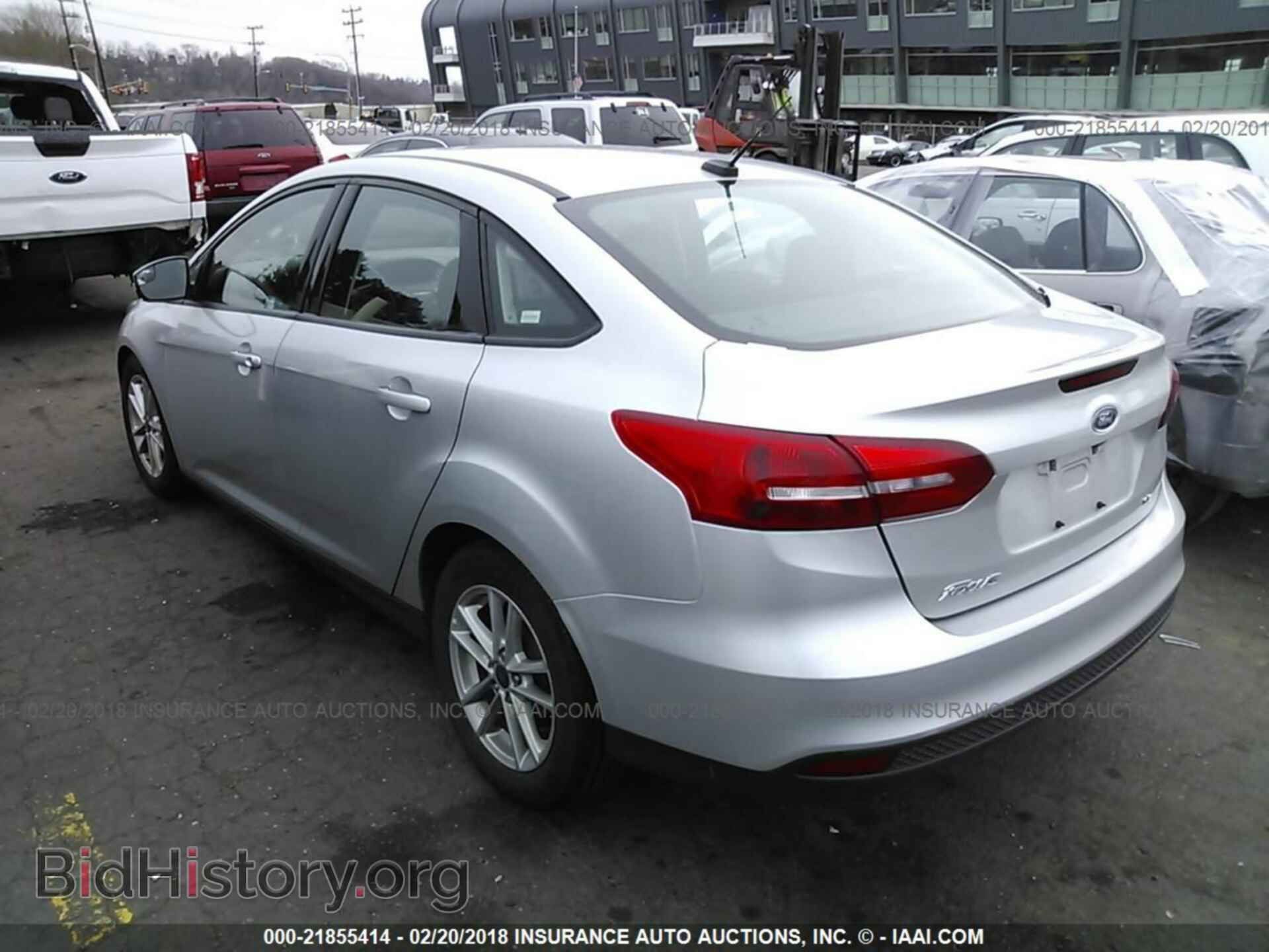 2016 Ford Focus - VIN: 1FADP3F22GL364121 - Photo 3