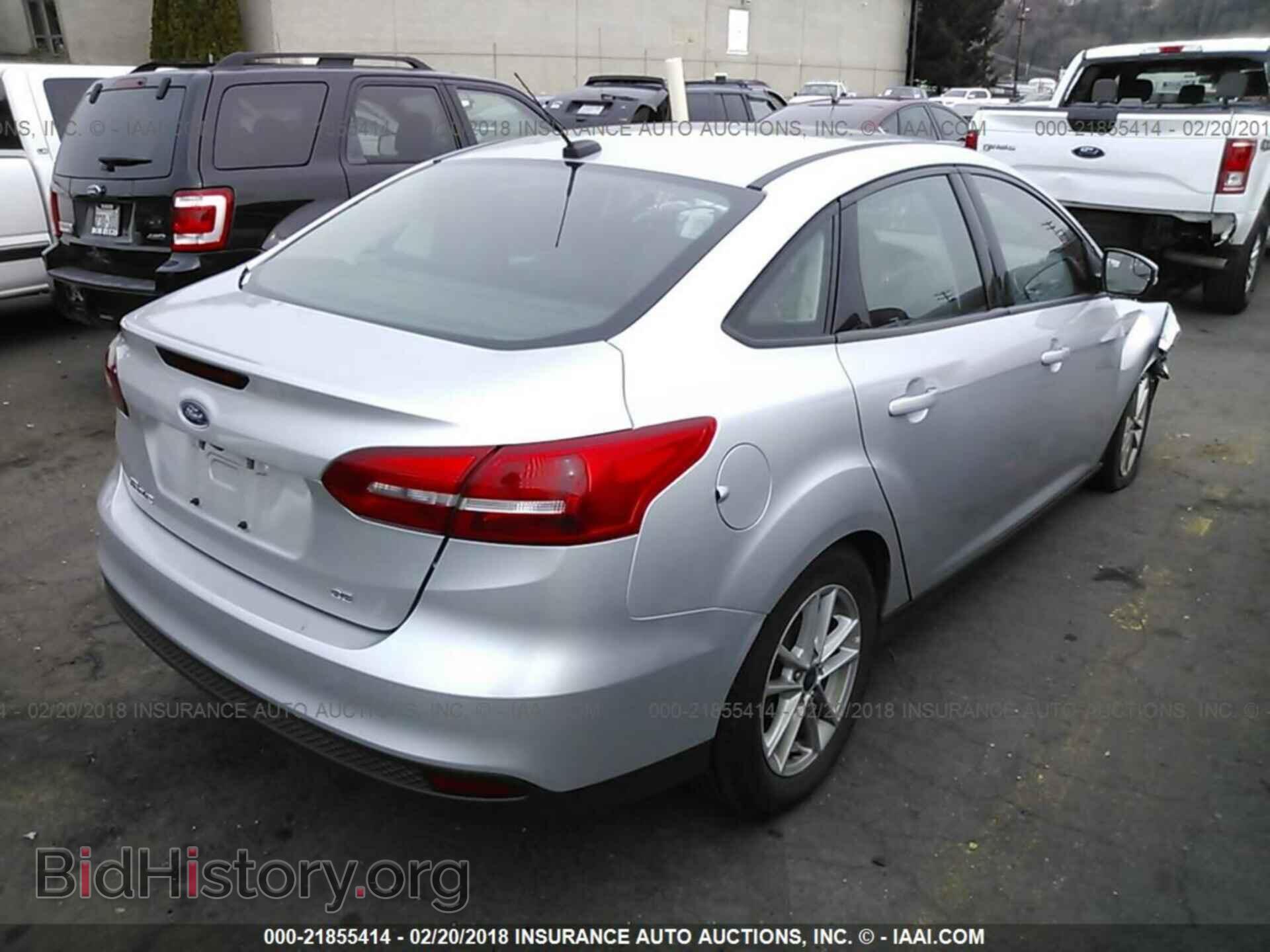 2016 Ford Focus - VIN: 1FADP3F22GL364121 - Photo 4