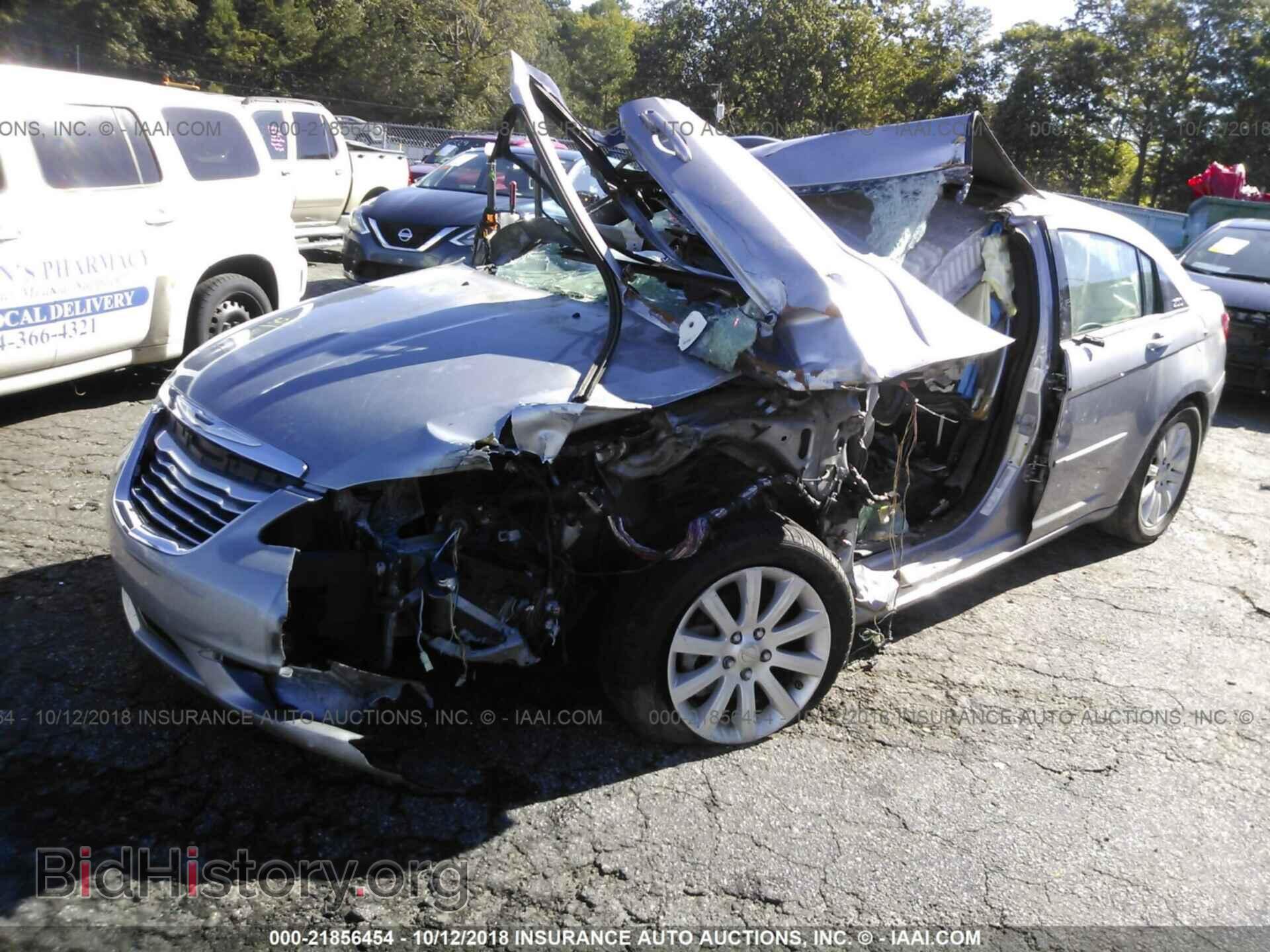 2013 Chrysler 200 - VIN: 1C3CCBBBXDN557901 - Photo 2