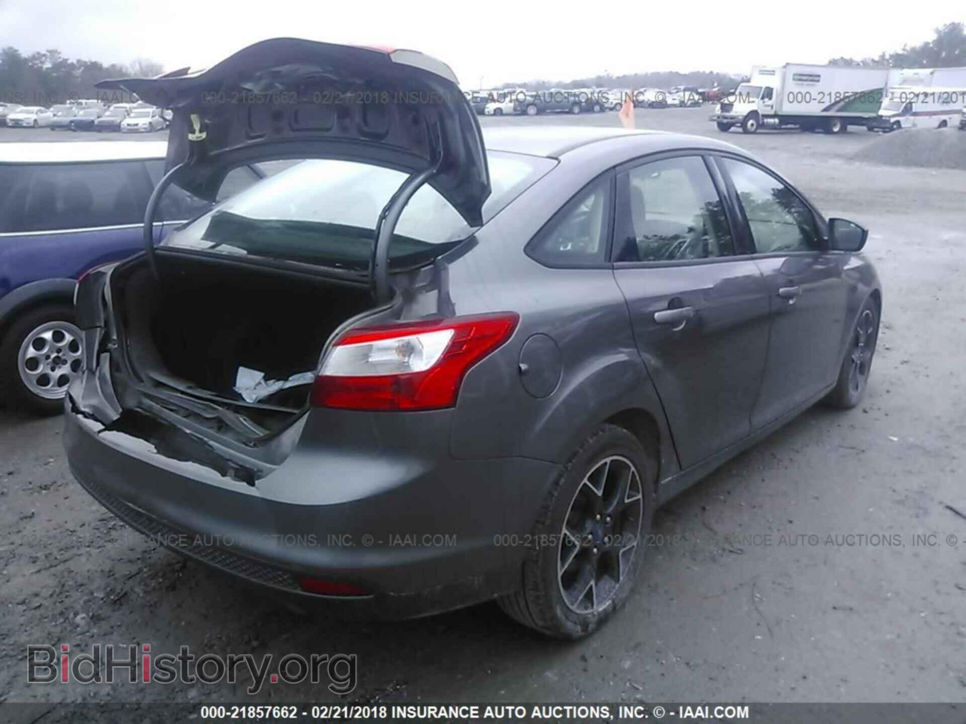 2012 Ford Focus - VIN: 1FAHP3F23CL231010 - Photo 4