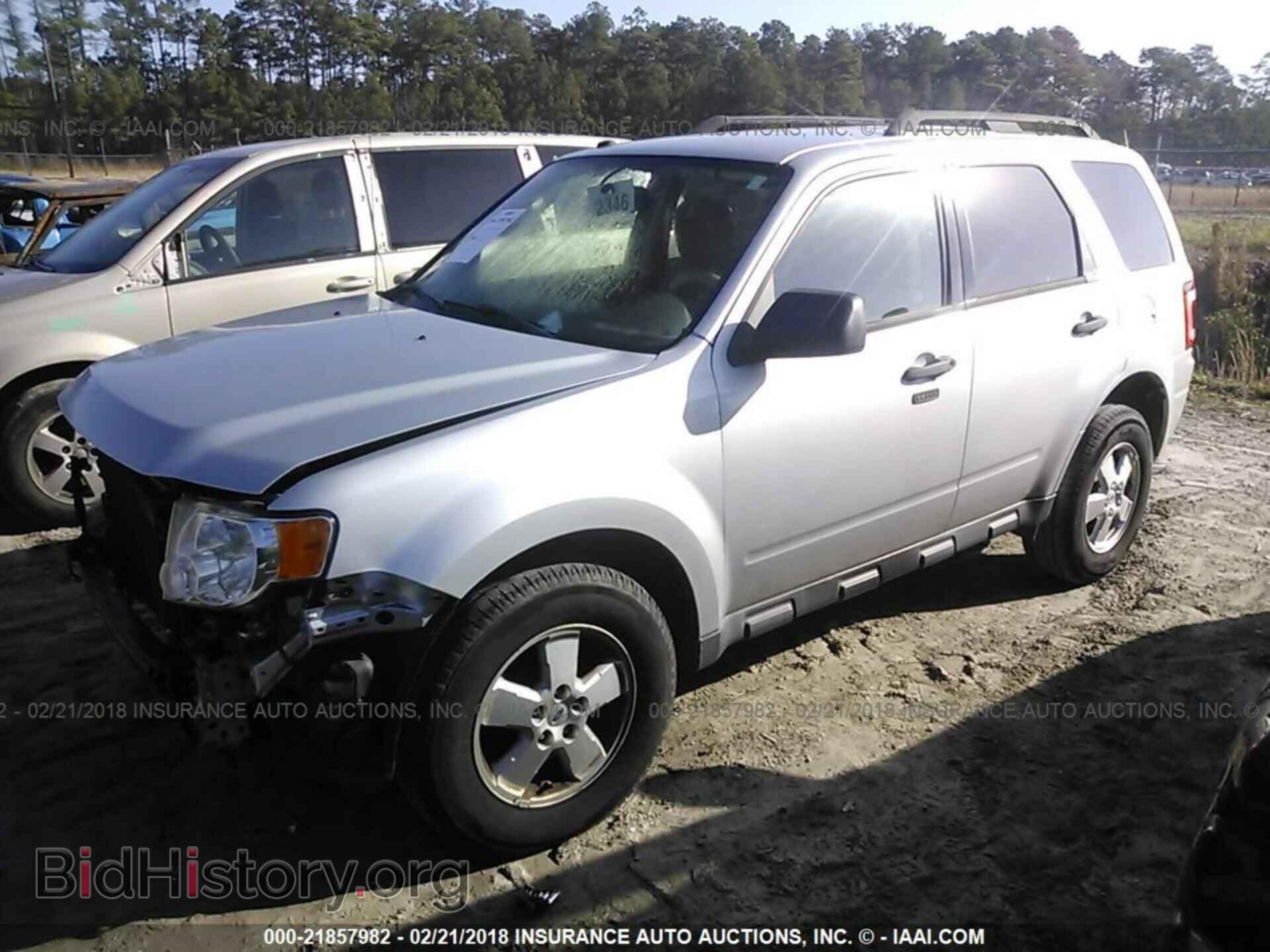 2011 Ford Escape - VIN: 1FMCU0D75BKA78768 - Фото 2