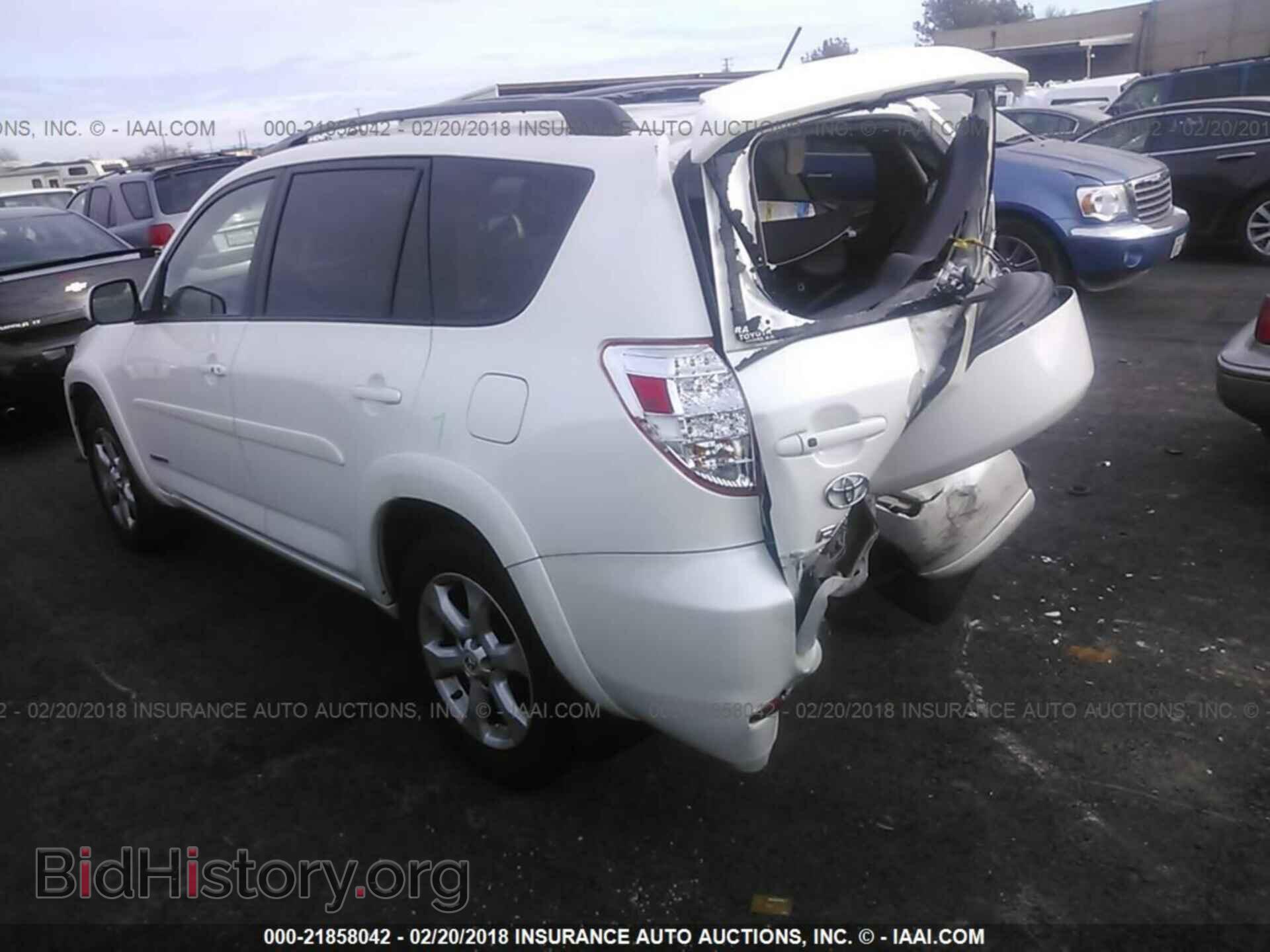 2011 Toyota Rav4 - VIN: 2T3DK4DV3BW044064 - Photo 3