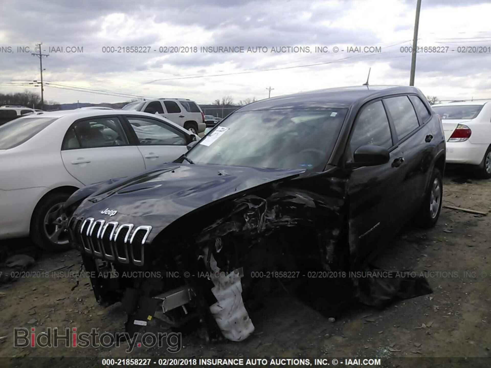 2015 Jeep Cherokee - VIN: 1C4PJMAB1FW522838 - Фото 2