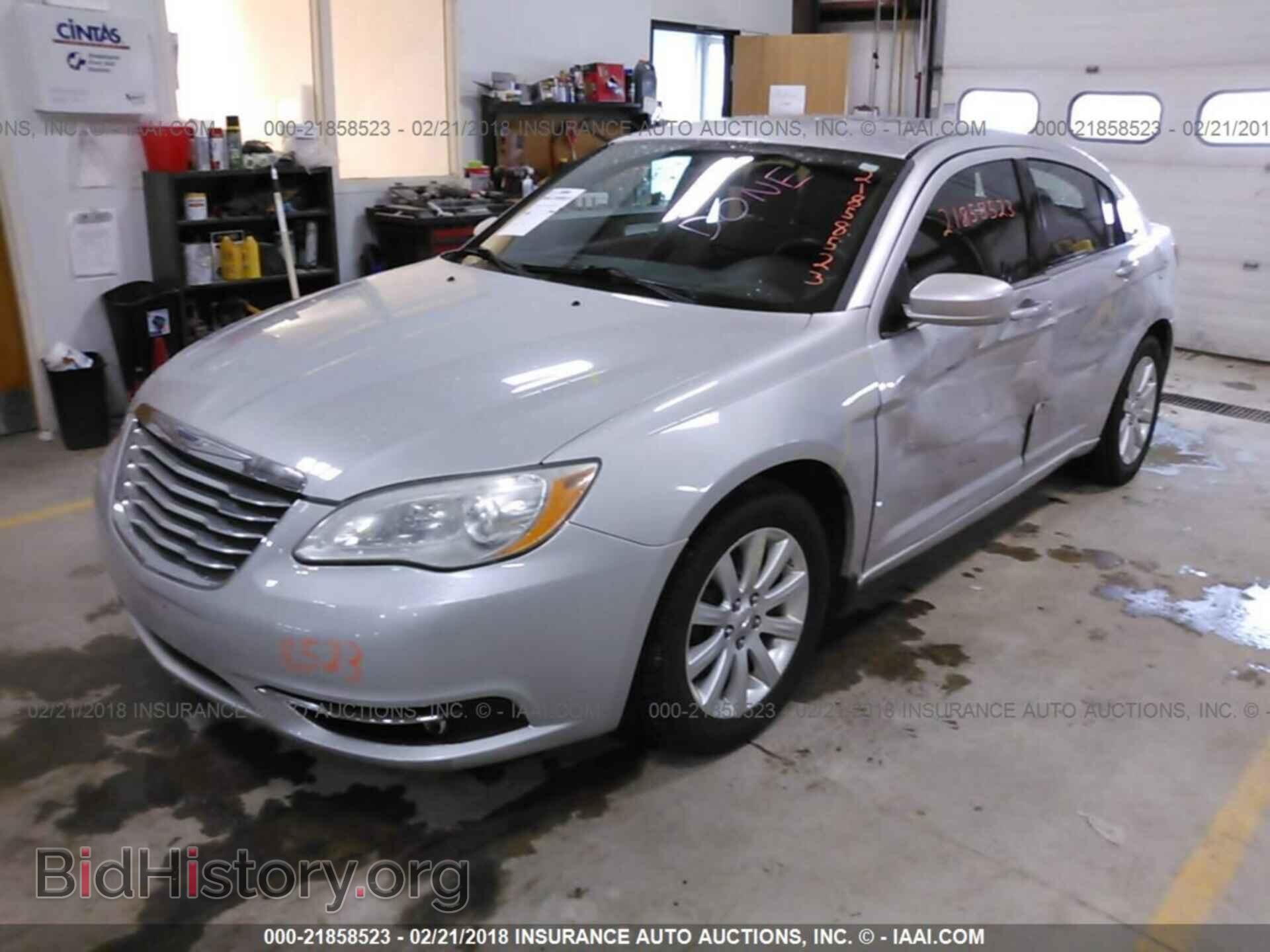 2011 Chrysler 200 - VIN: 1C3BC1FB3BN560166 - Photo 2