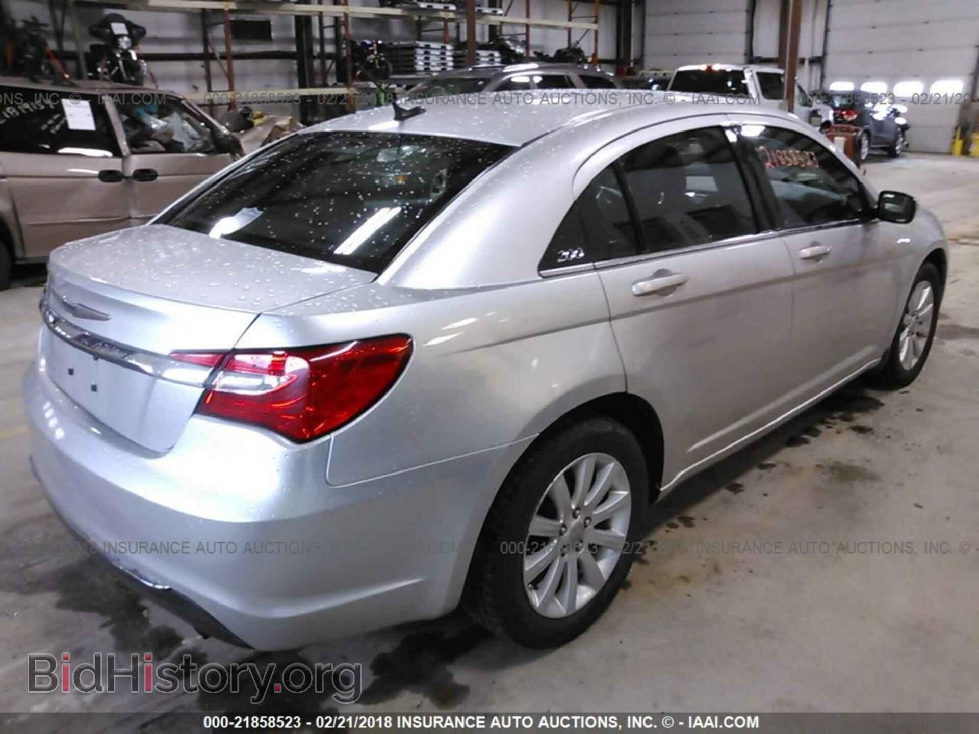 2011 Chrysler 200 - VIN: 1C3BC1FB3BN560166 - Photo 4