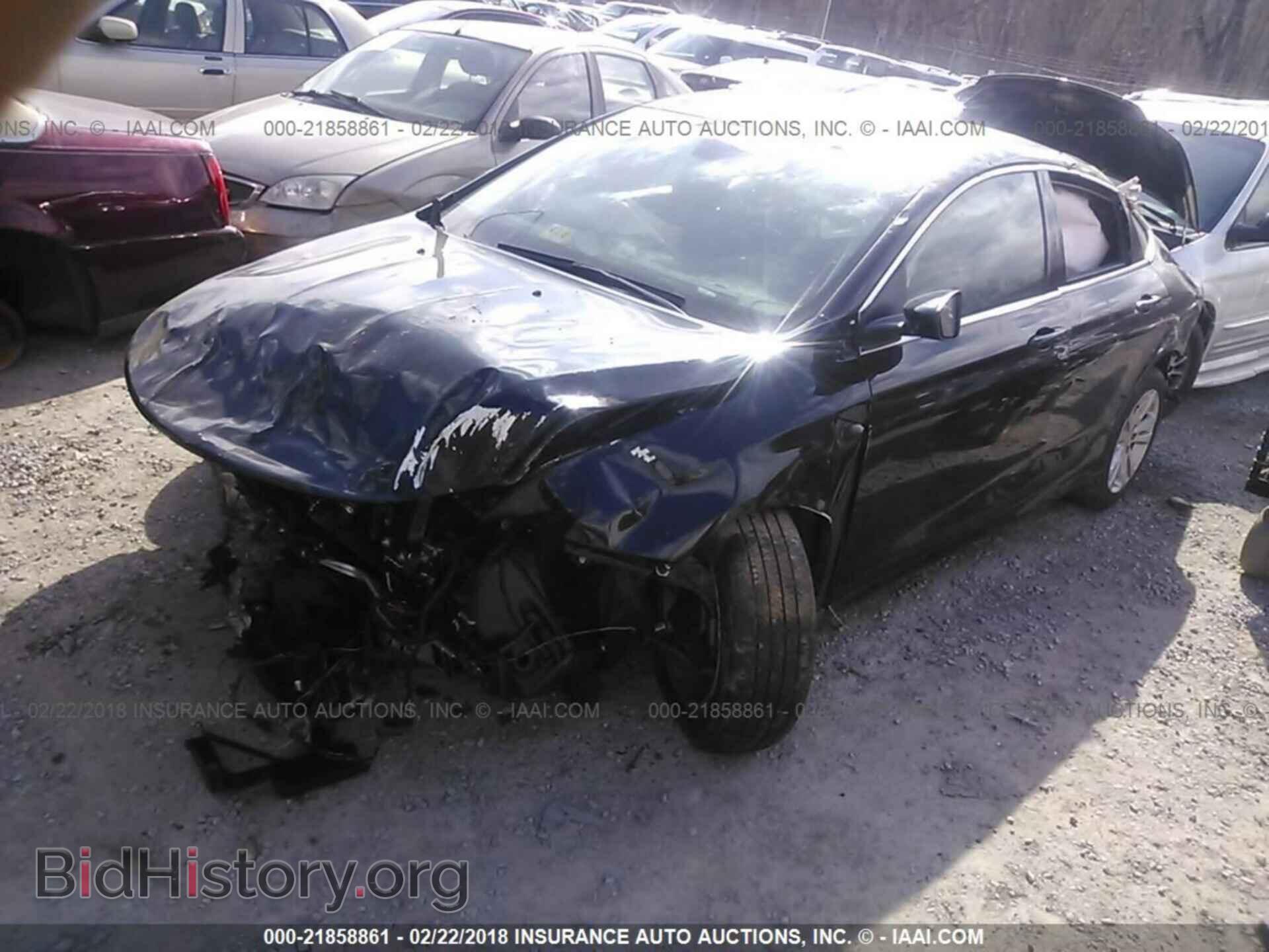 2015 Chrysler 200 - VIN: 1C3CCCAB1FN692159 - Photo 2